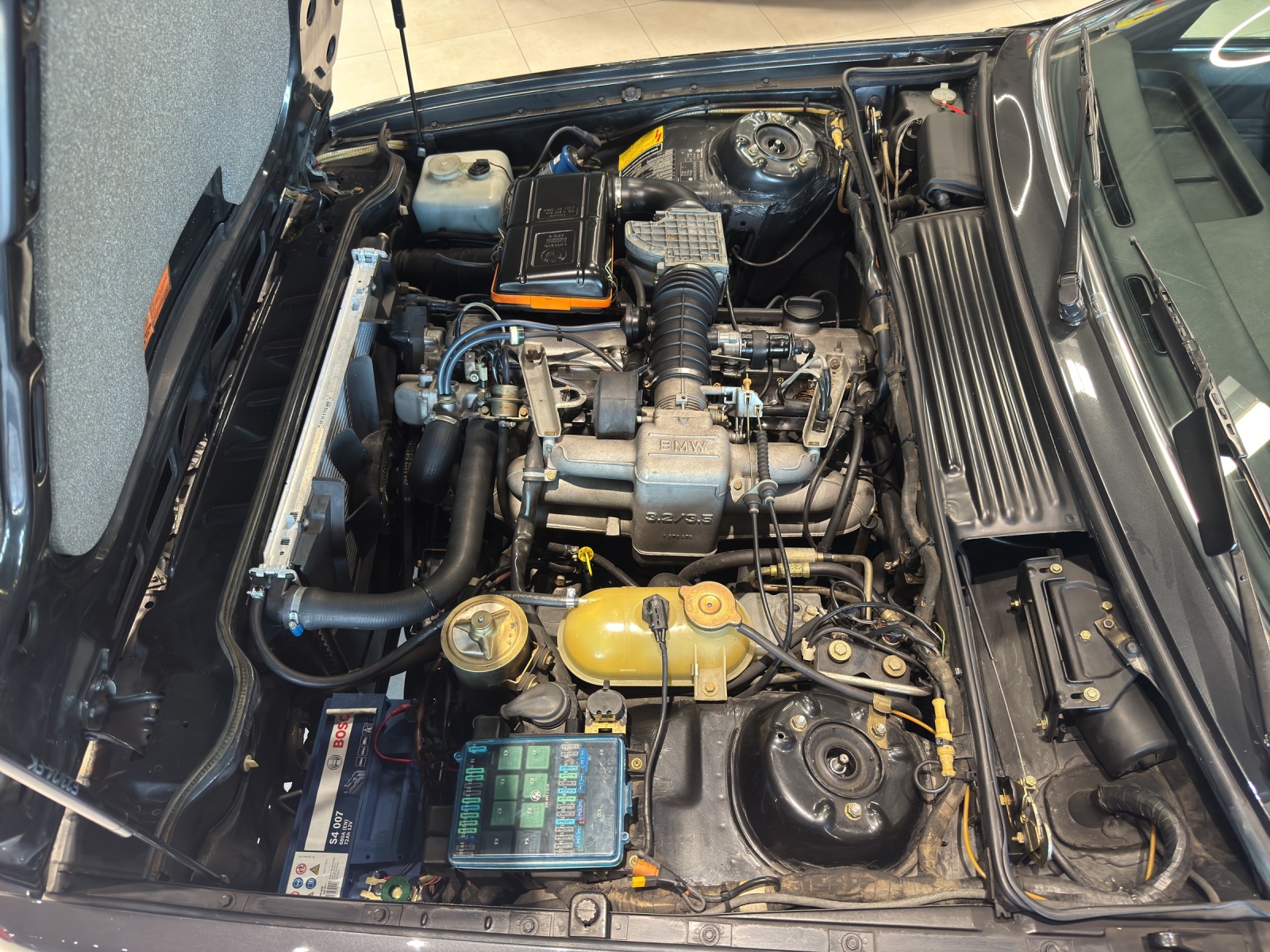 BMW 635CSi A-image-18