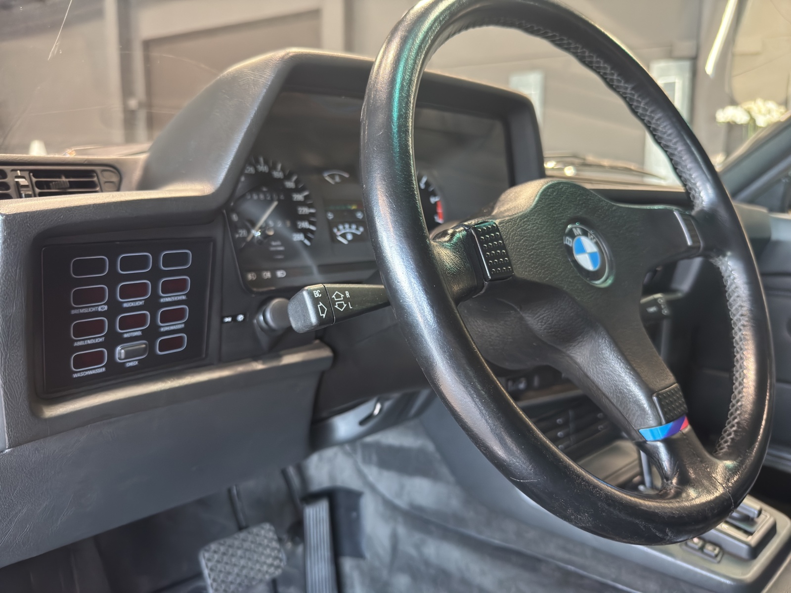 BMW 635CSi A-image-17