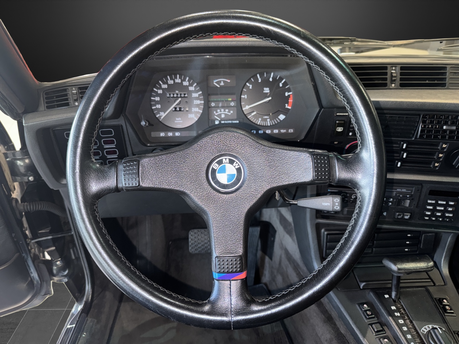 BMW 635CSi A-image-10