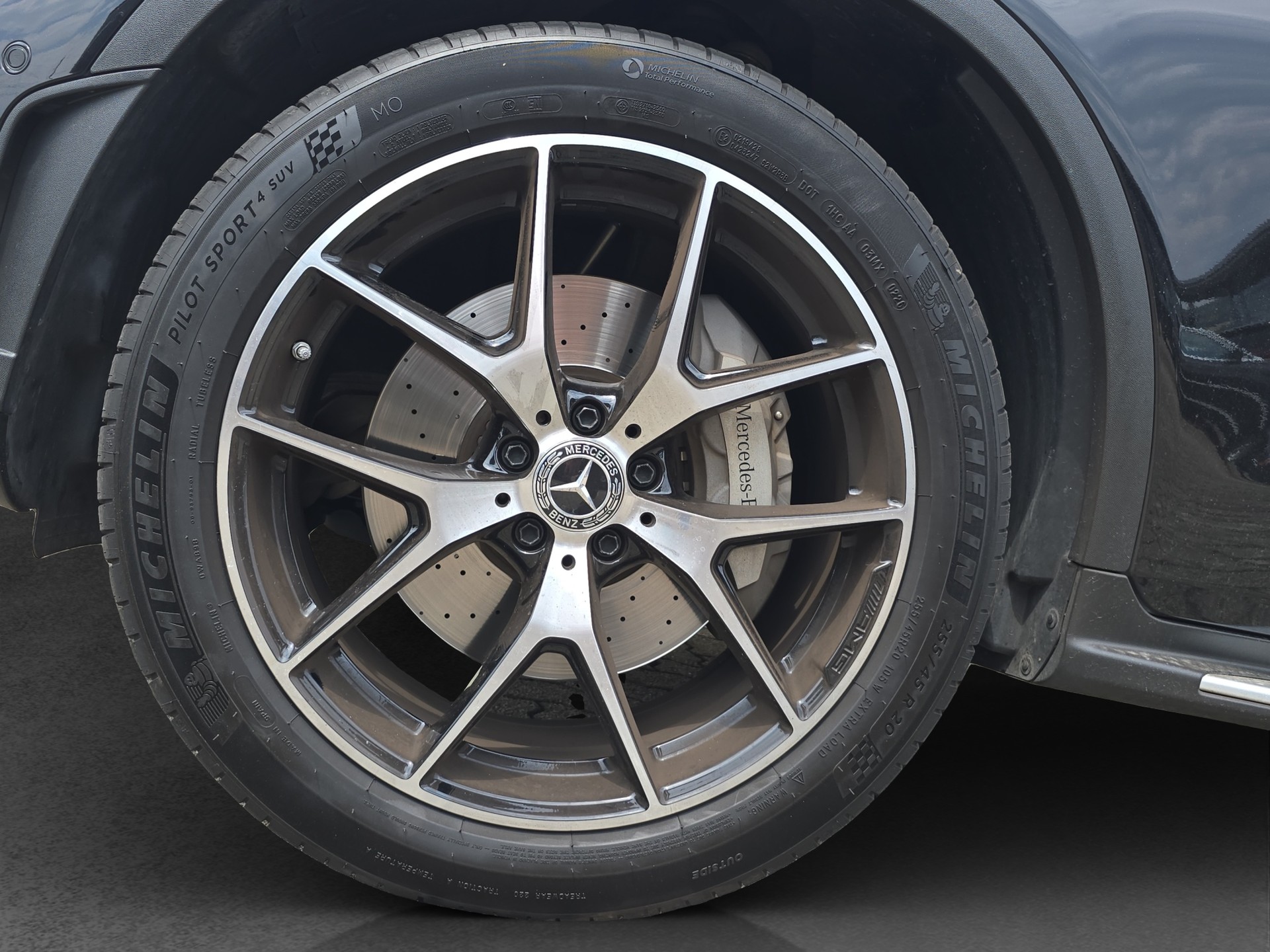MERCEDES-BENZ GLC 300 AMG Line 4Matic 9G-Tronic-image-11