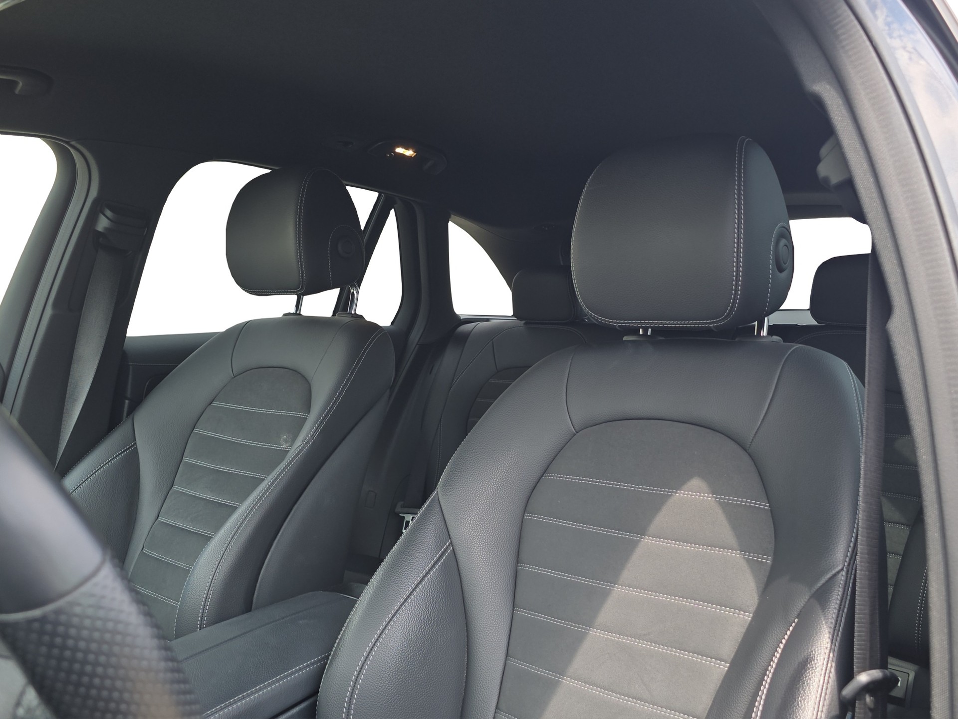 MERCEDES-BENZ GLC 300 AMG Line 4Matic 9G-Tronic-image-7
