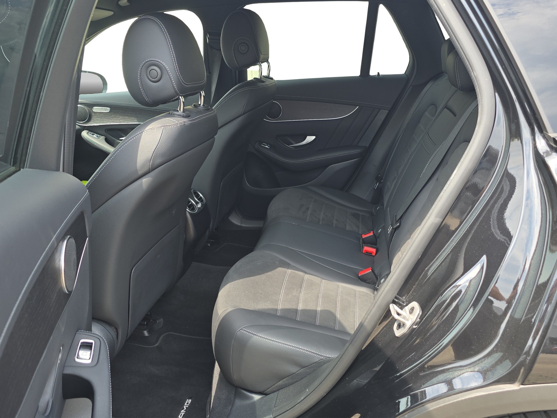 MERCEDES-BENZ GLC 300 AMG Line 4Matic 9G-Tronic-image-9