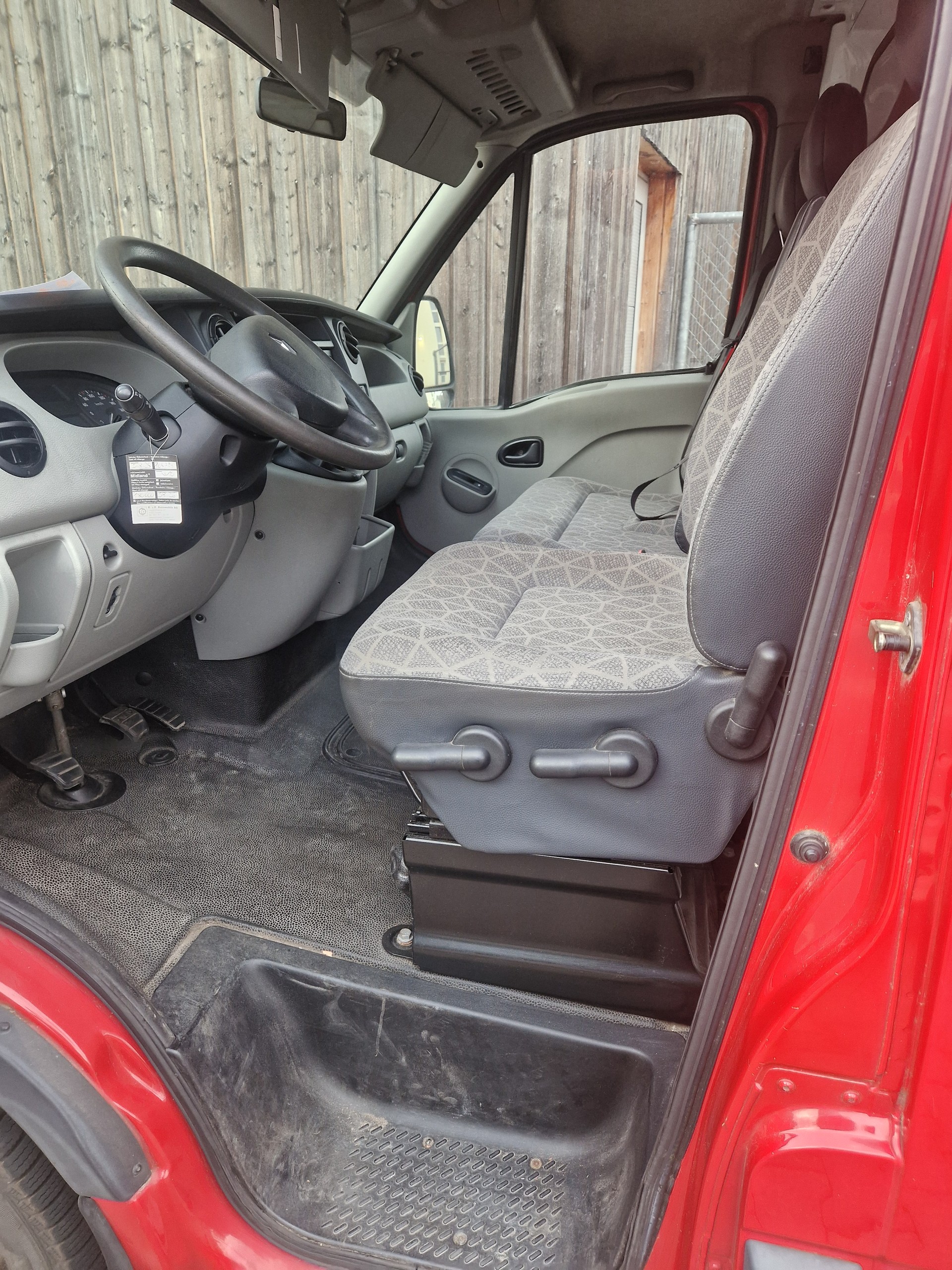 RENAULT Master T35 2.5dCi L3H2-image-10