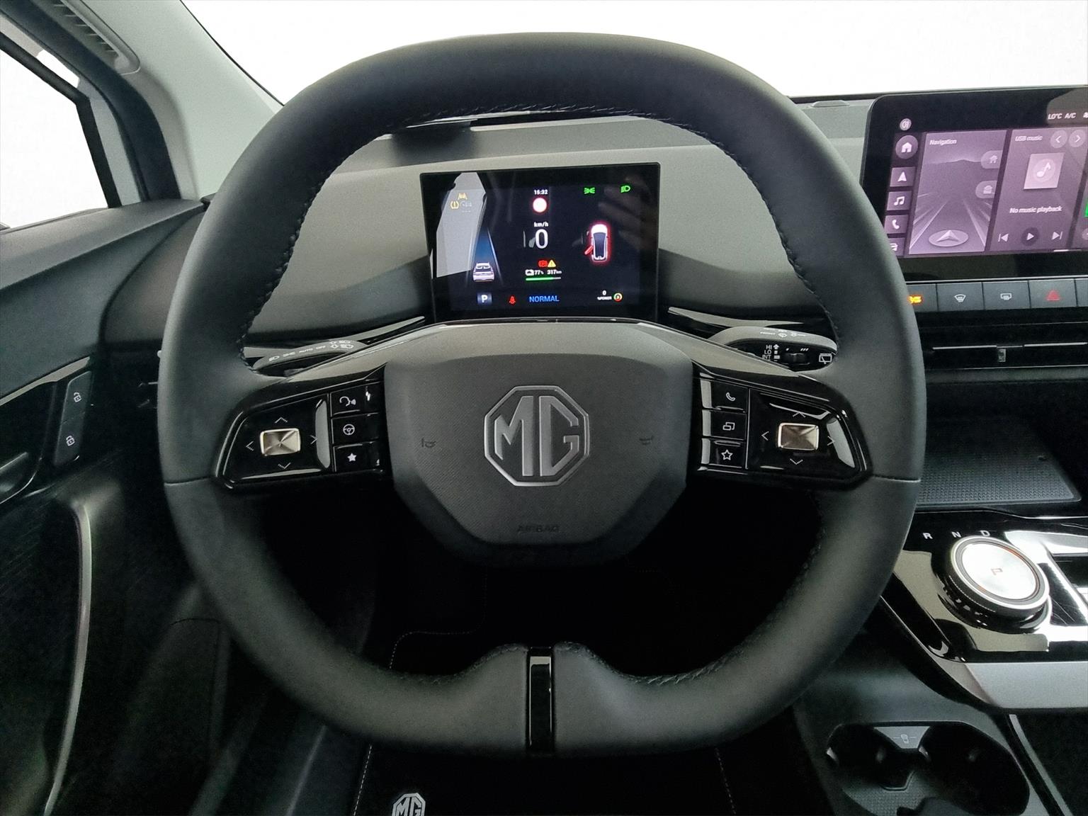 MG MG4 Luxury 64kWh-image-8