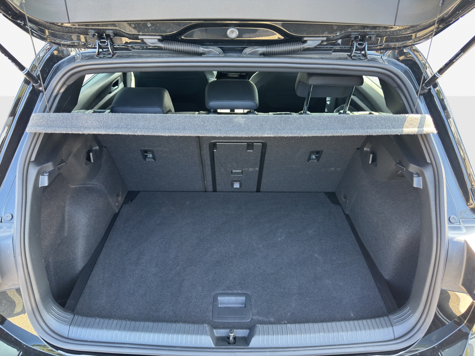 VW Golf 2.0 TSI R-Line DSG 4 Motion-image-9