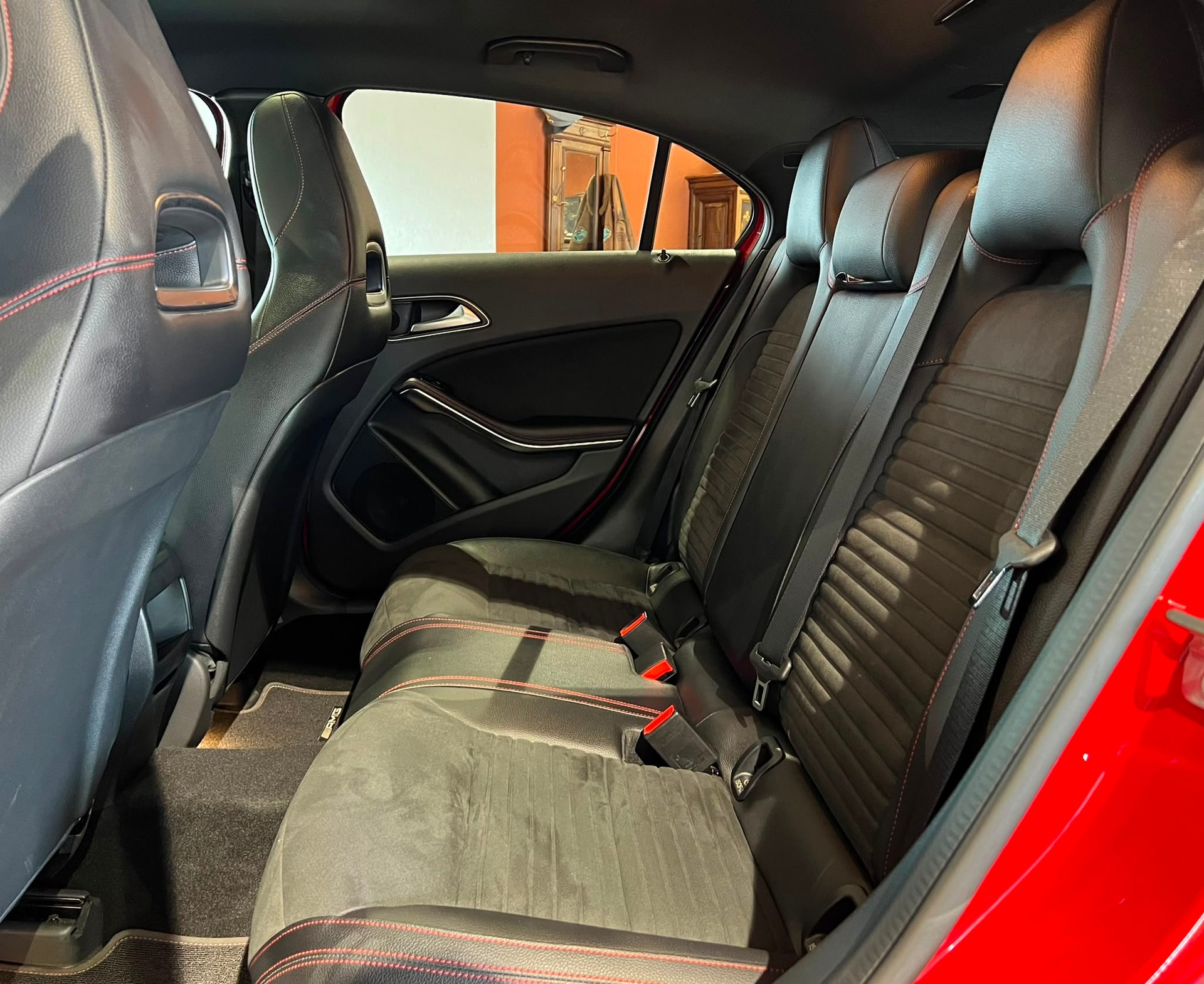 MERCEDES-BENZ A 180 AMG Line 7G-DCT Automat-image-13