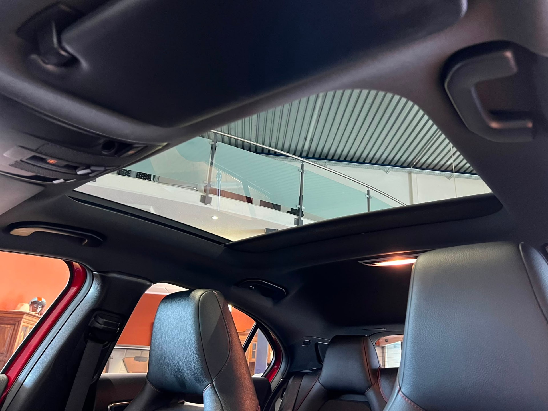 MERCEDES-BENZ A 180 AMG Line 7G-DCT Automat-image-7