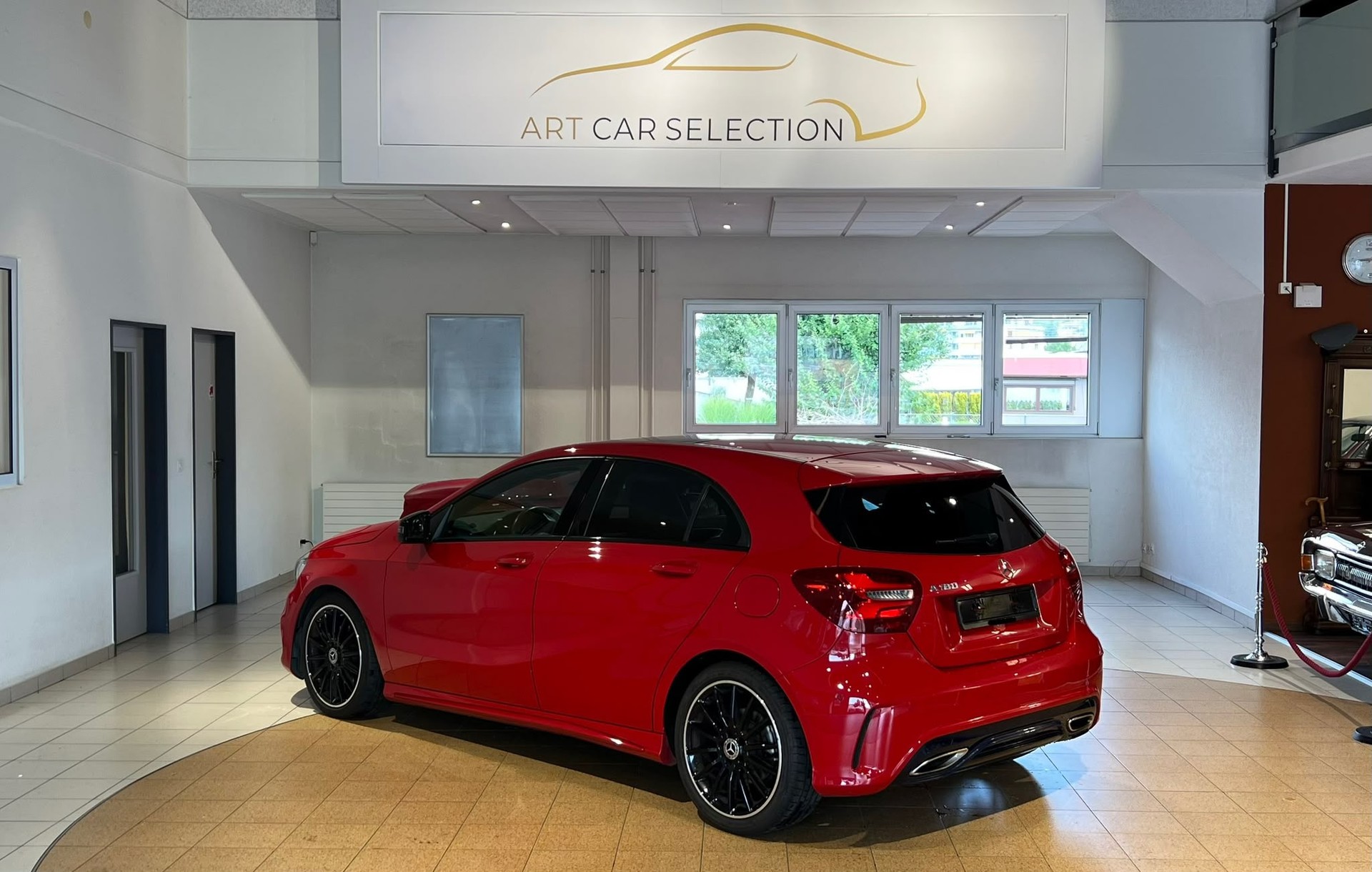MERCEDES-BENZ A 180 AMG Line 7G-DCT Automat-image-2