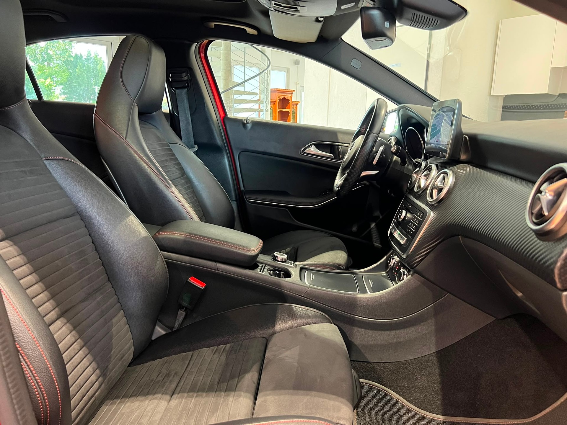 MERCEDES-BENZ A 180 AMG Line 7G-DCT Automat-image-5