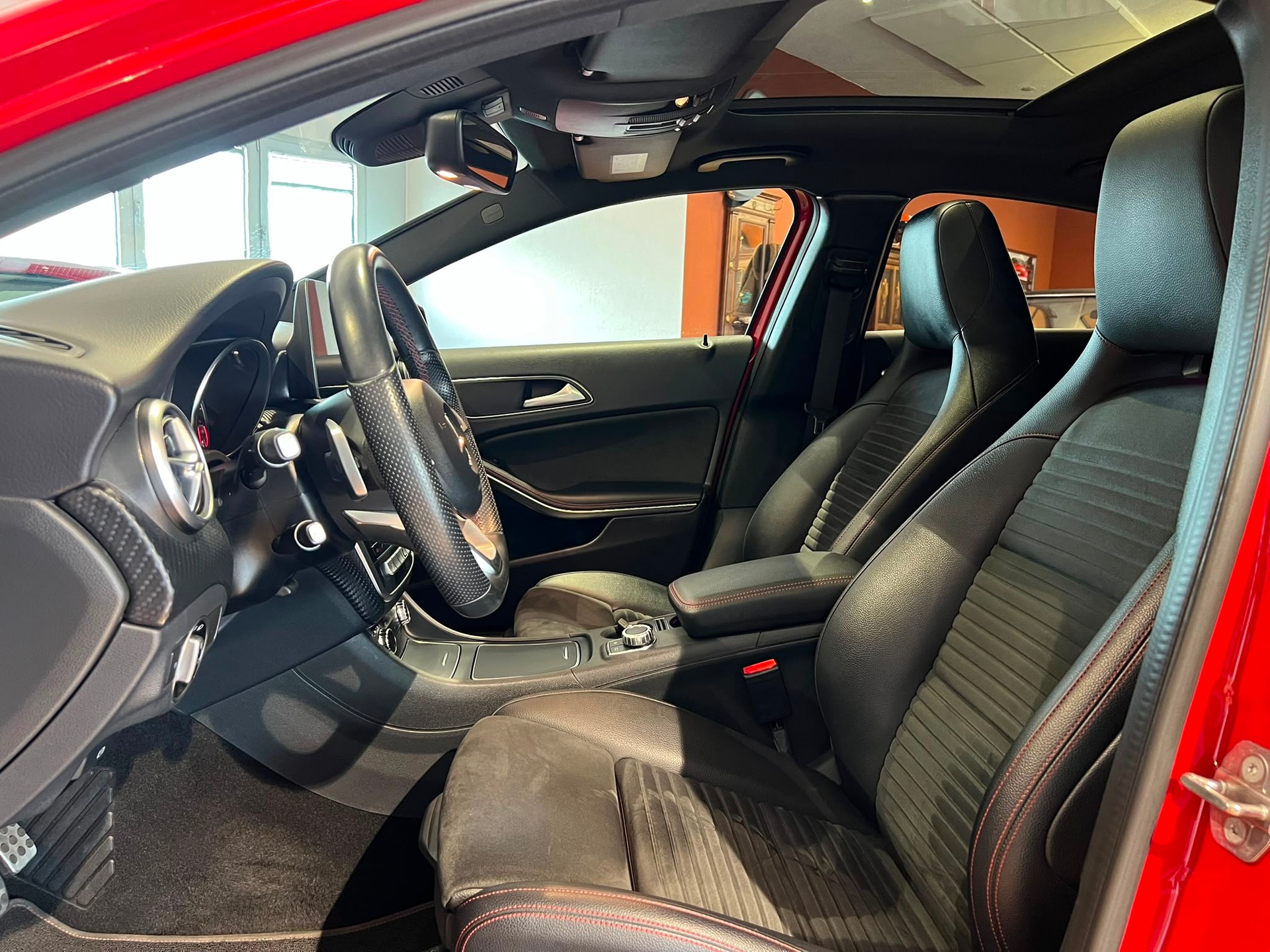 MERCEDES-BENZ A 180 AMG Line 7G-DCT Automat-image-3
