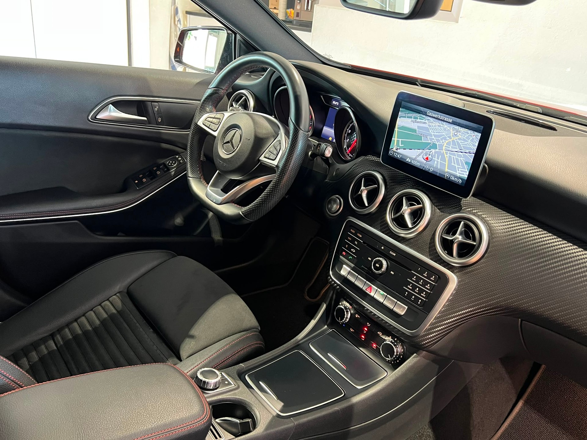 MERCEDES-BENZ A 180 AMG Line 7G-DCT Automat-image-6