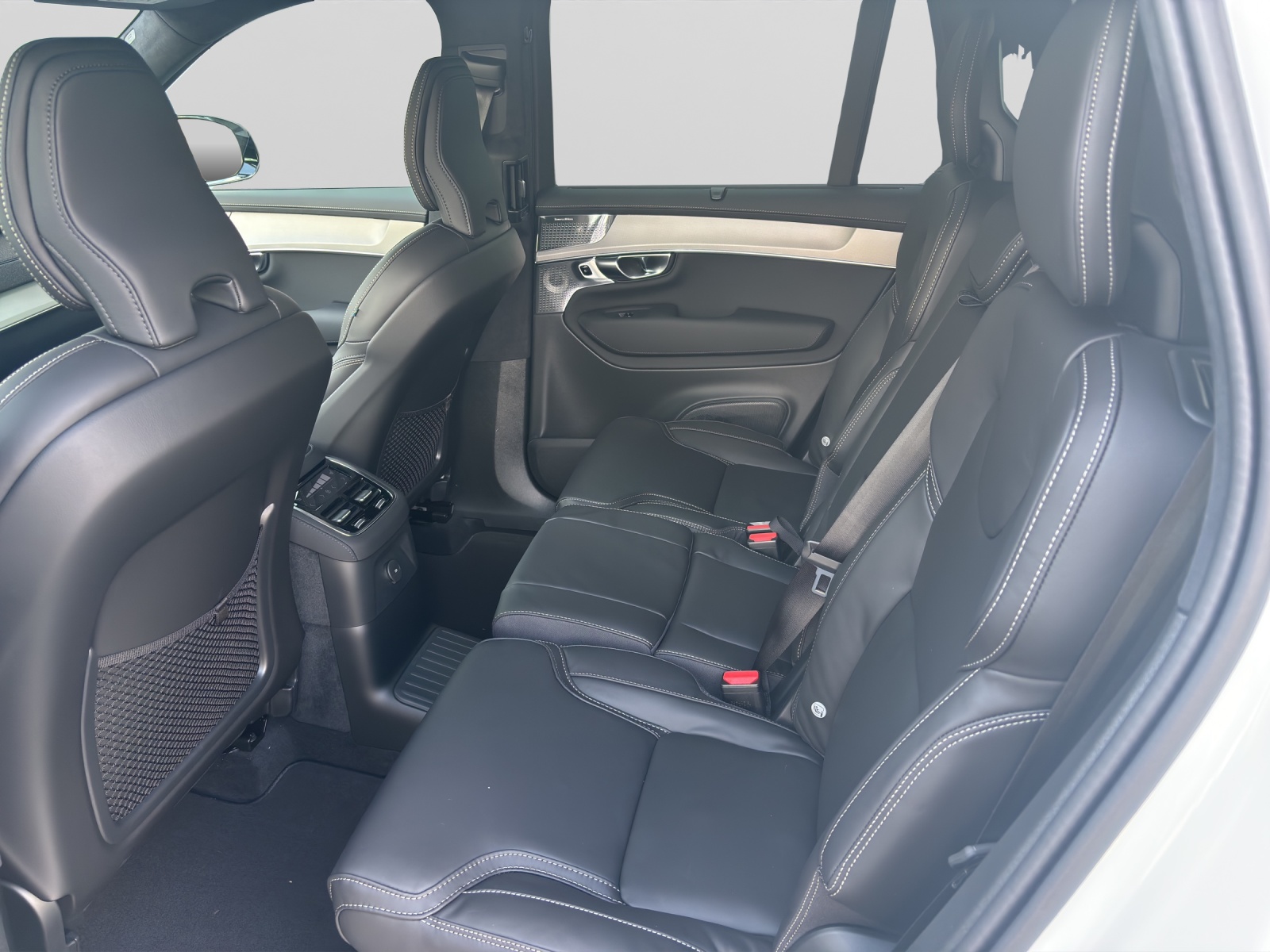 VOLVO XC90 2.0 T8 TE Ultra Dark eAWD-image-4