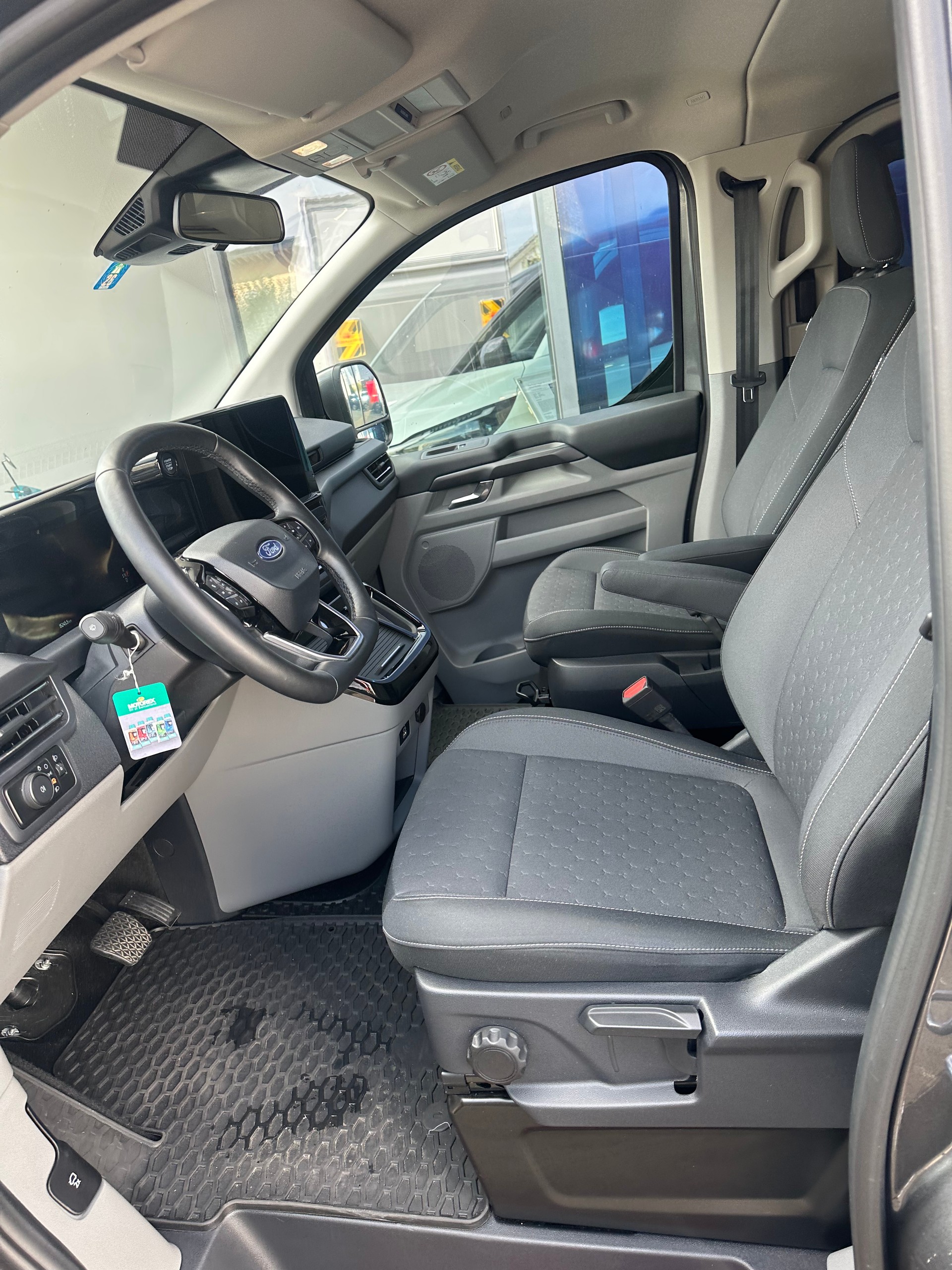 FORD Tourneo Custom 320 L1 2.0 EcoBlue 170 Titanium-image-9