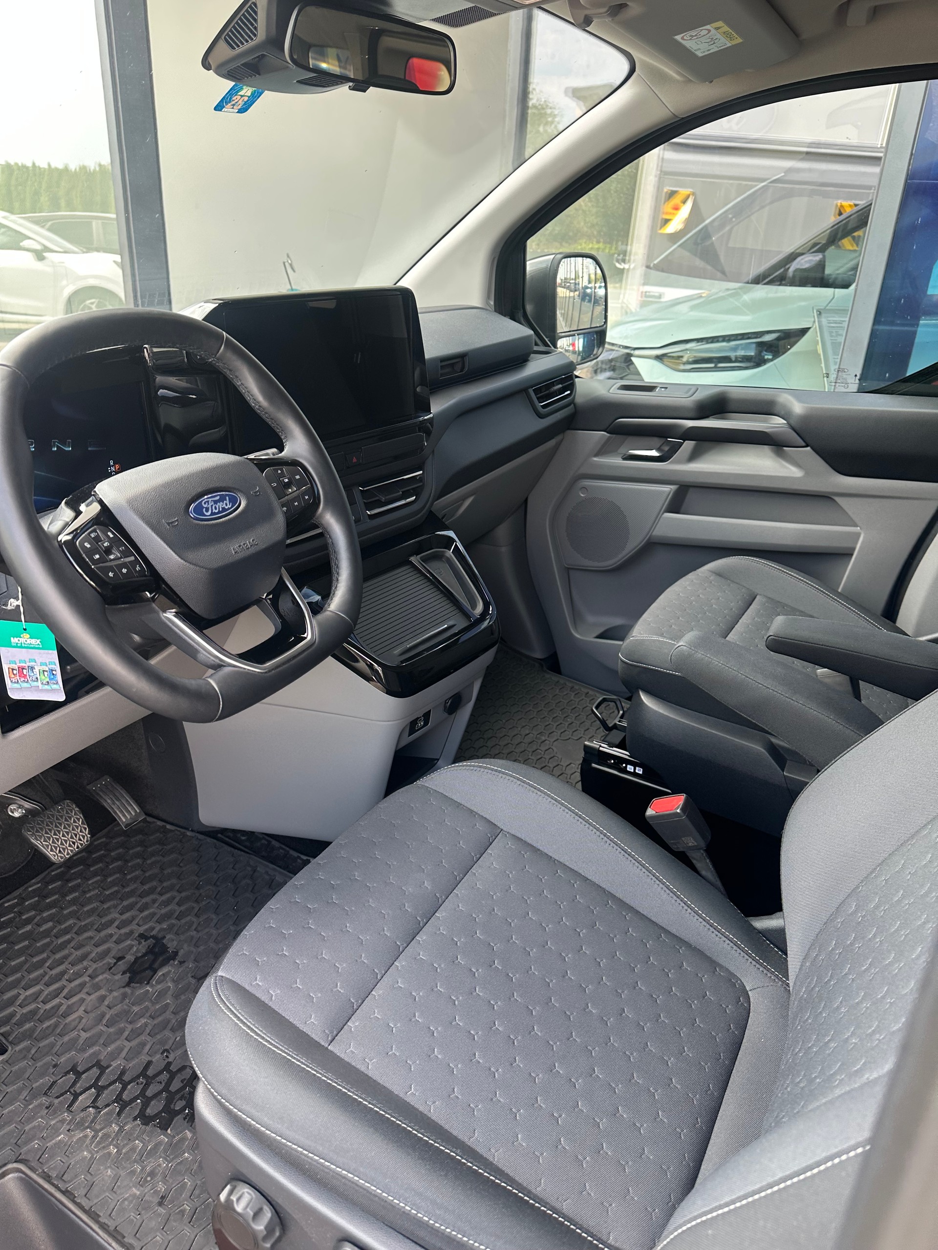 FORD Tourneo Custom 320 L1 2.0 EcoBlue 170 Titanium-image-8