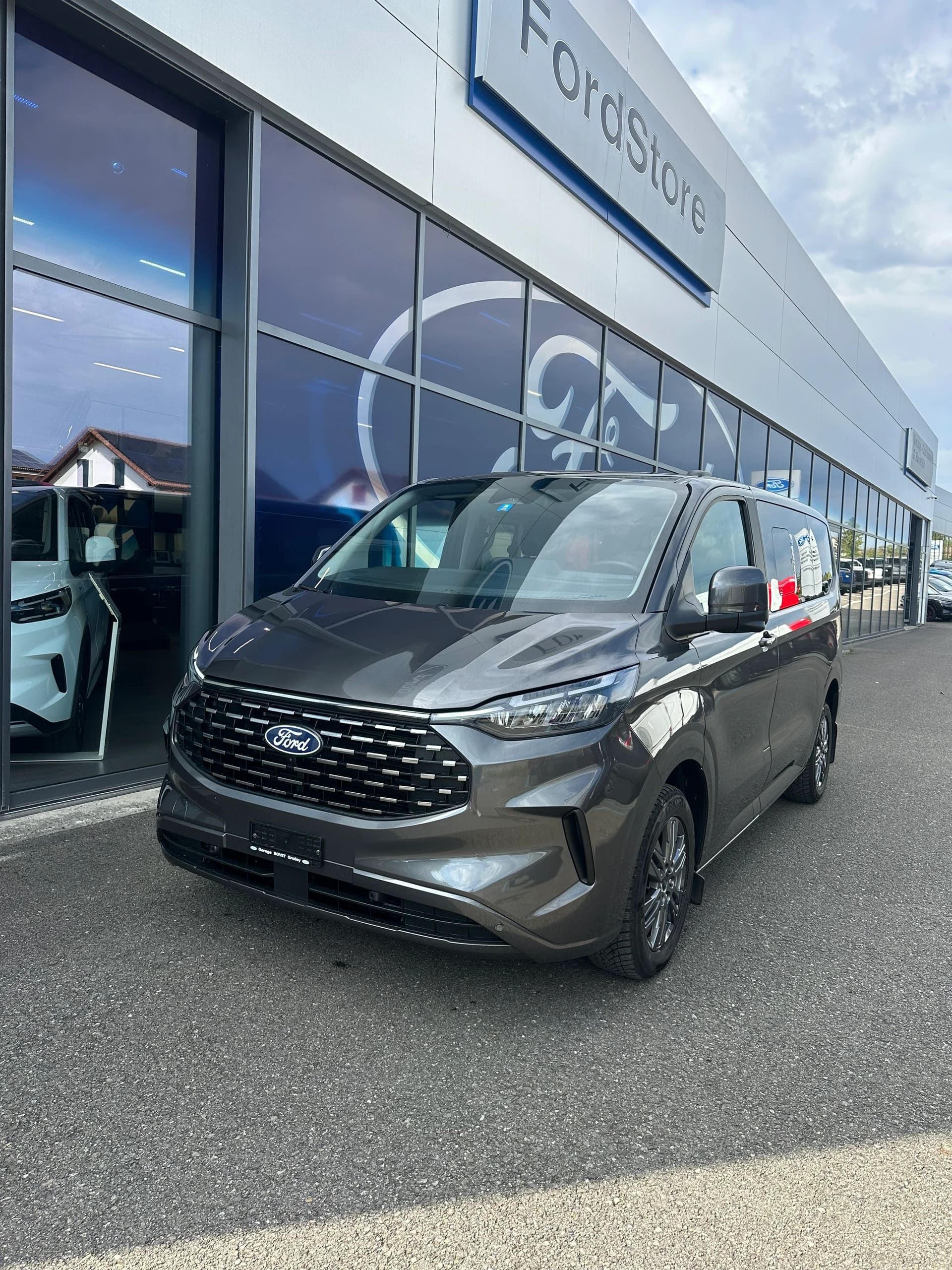 FORD Tourneo Custom 320 L1 2.0 EcoBlue 170 Titanium