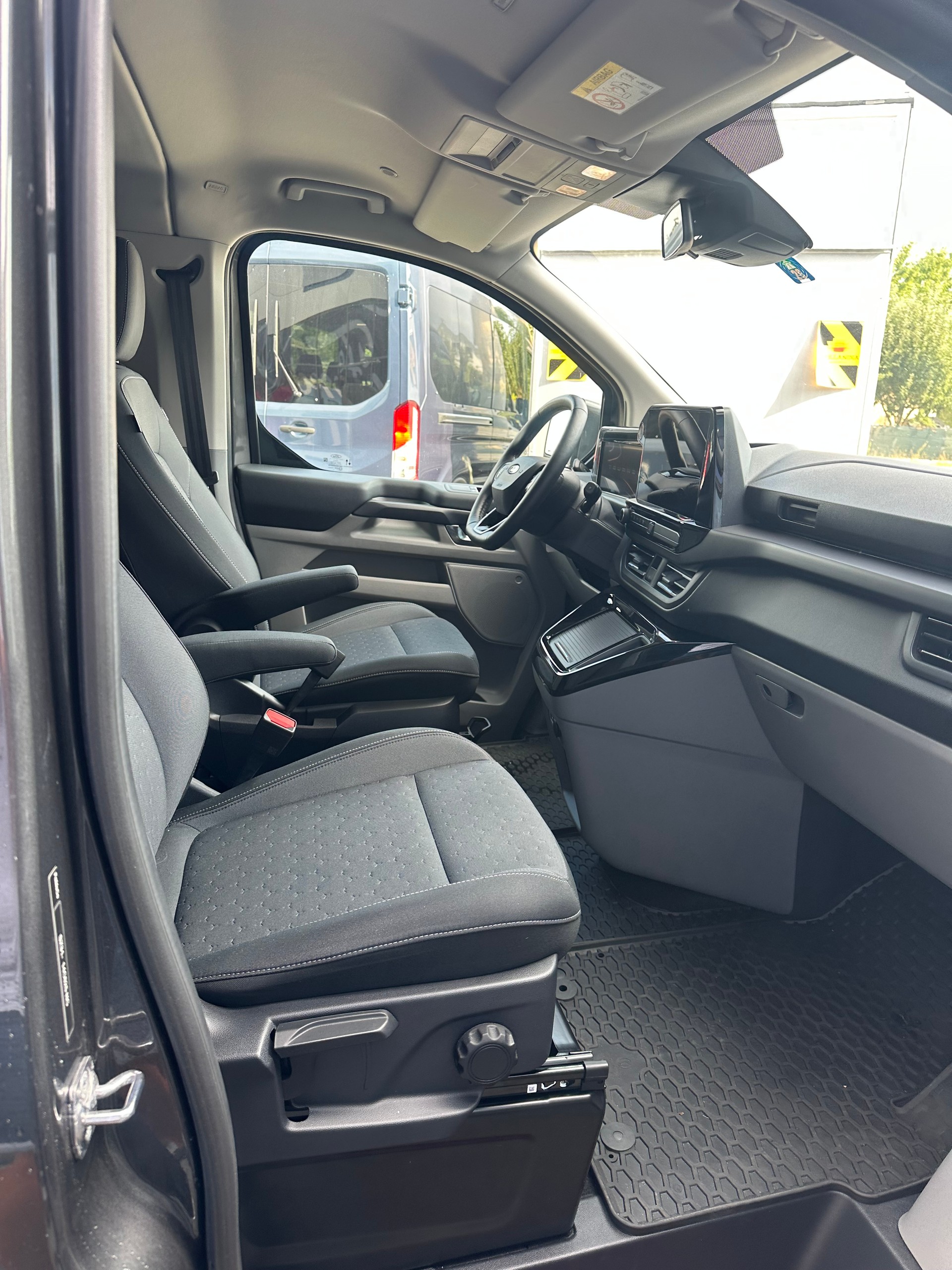 FORD Tourneo Custom 320 L1 2.0 EcoBlue 170 Titanium-image-11
