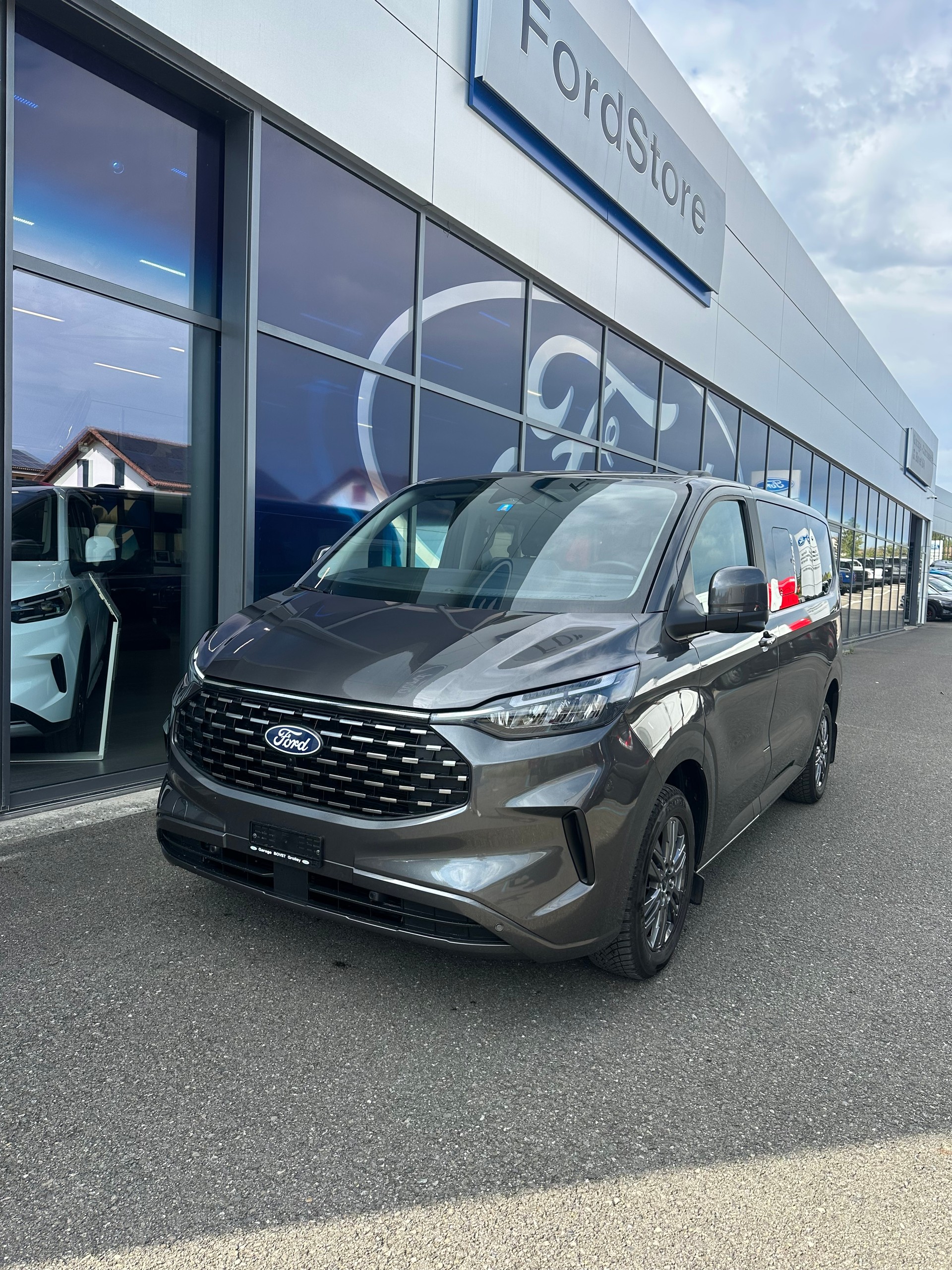 FORD Tourneo Custom 320 L1 2.0 EcoBlue 170 Titanium-image-0