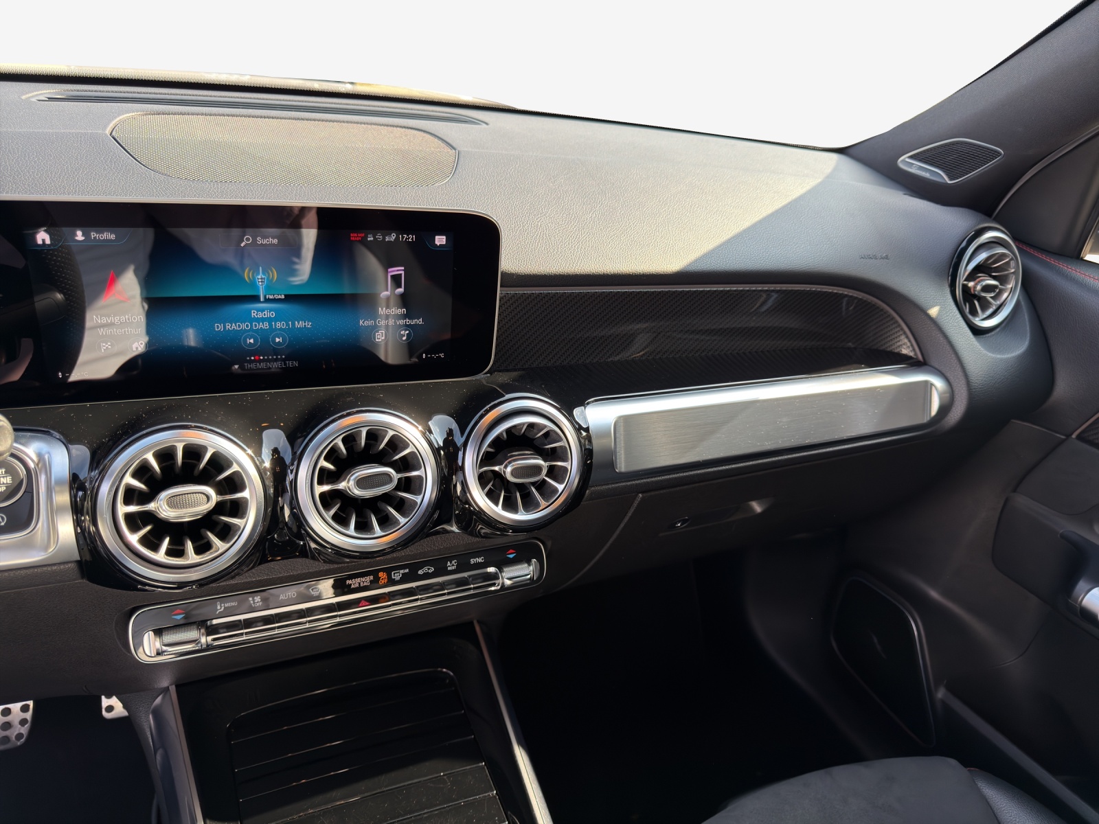 MERCEDES-BENZ GLB 250 4Matic AMG Line 8G-Tronic-image-10