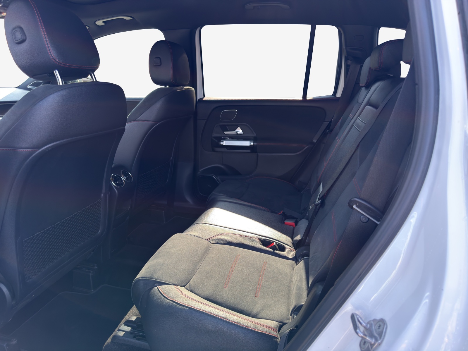 MERCEDES-BENZ GLB 250 4Matic AMG Line 8G-Tronic-image-11