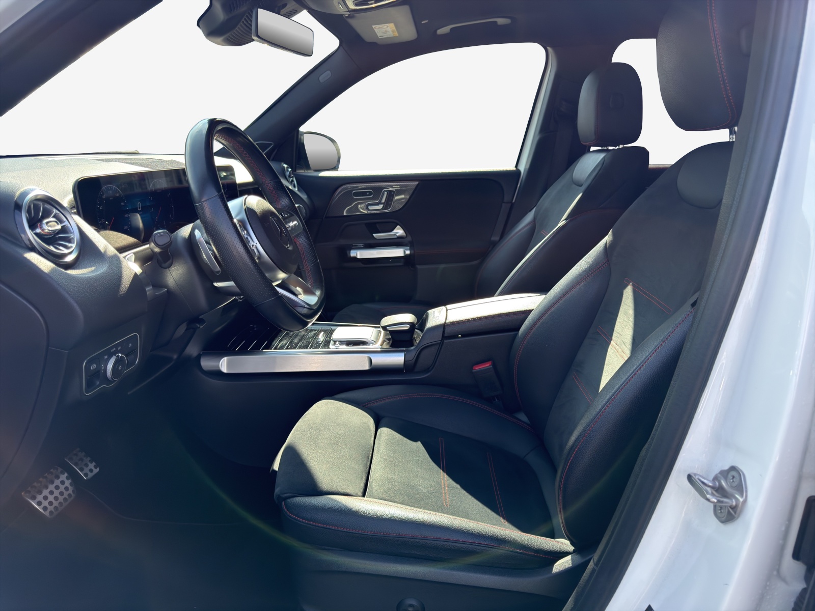 MERCEDES-BENZ GLB 250 4Matic AMG Line 8G-Tronic-image-7