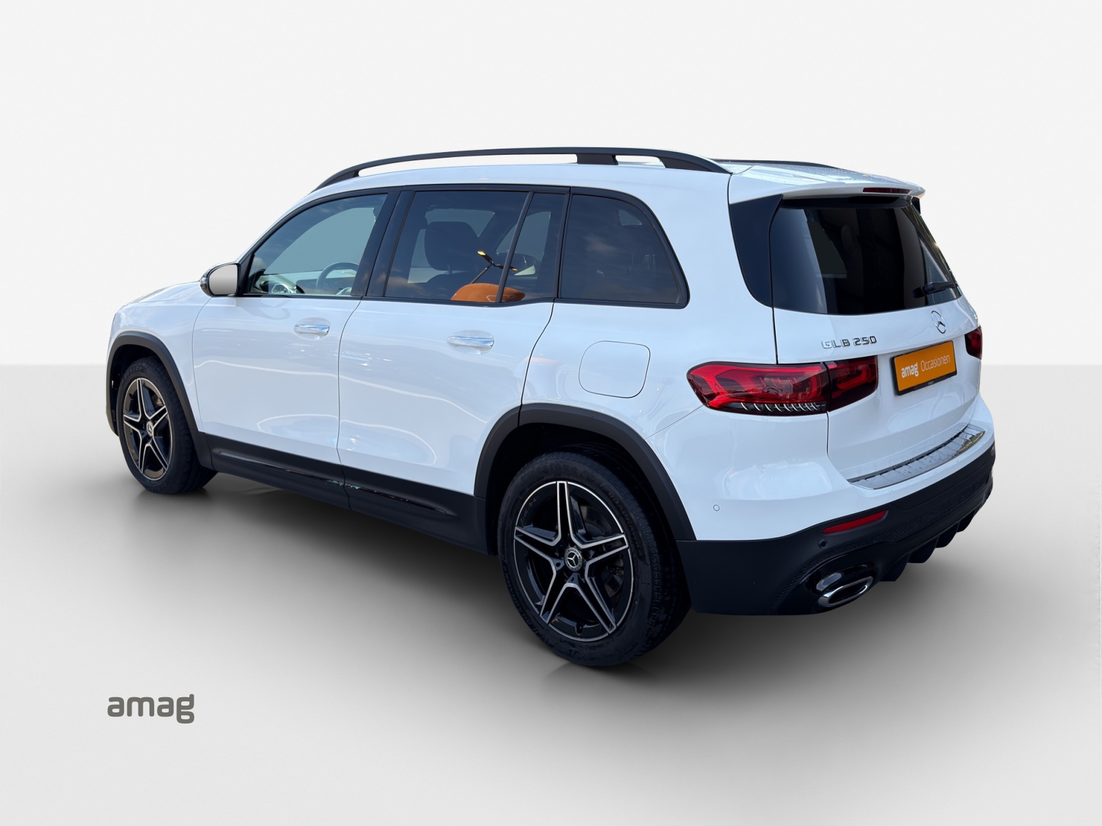 MERCEDES-BENZ GLB 250 4Matic AMG Line 8G-Tronic-image-2