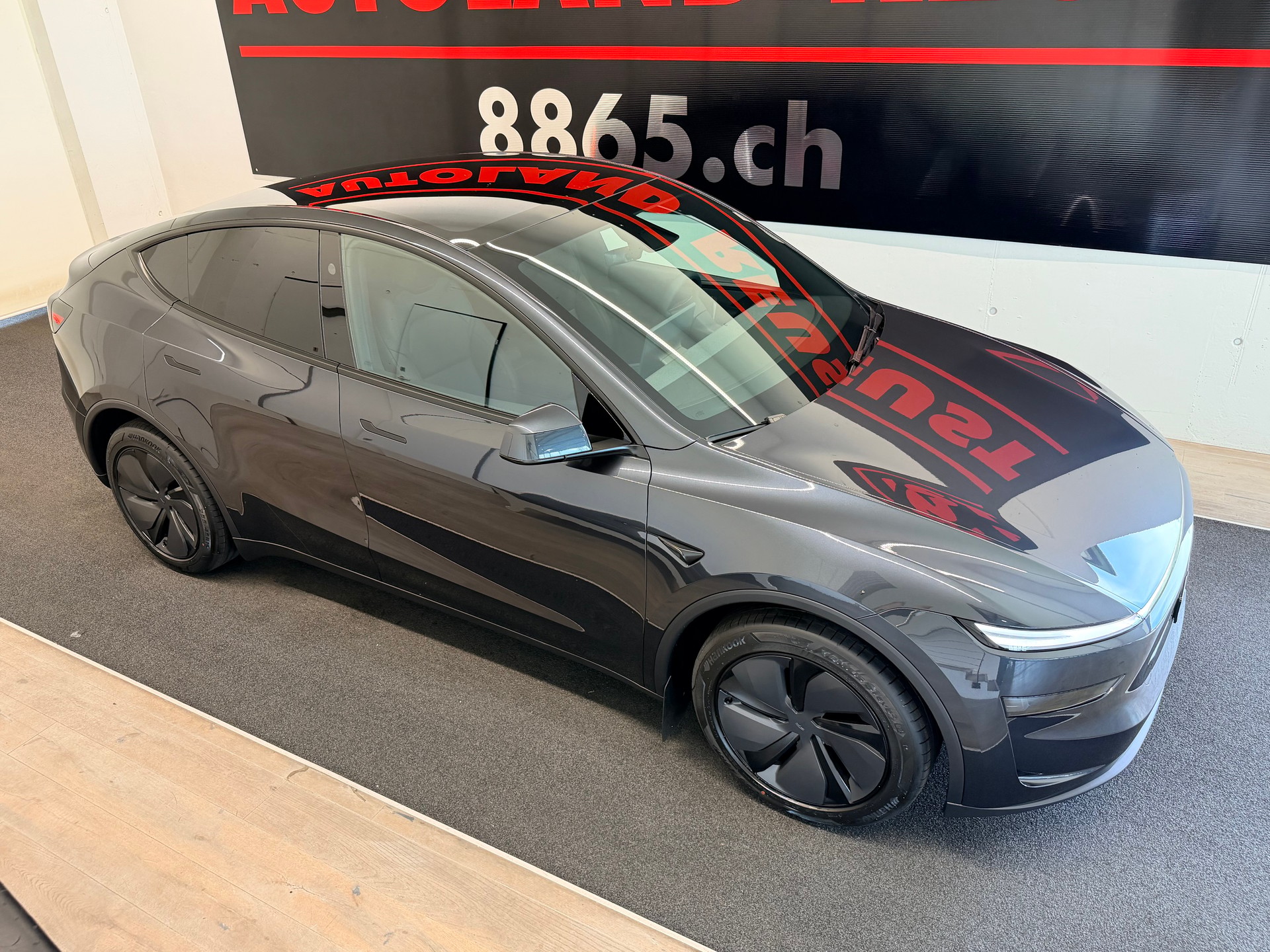 TESLA Model Y Long Range Premium AWD-image-4