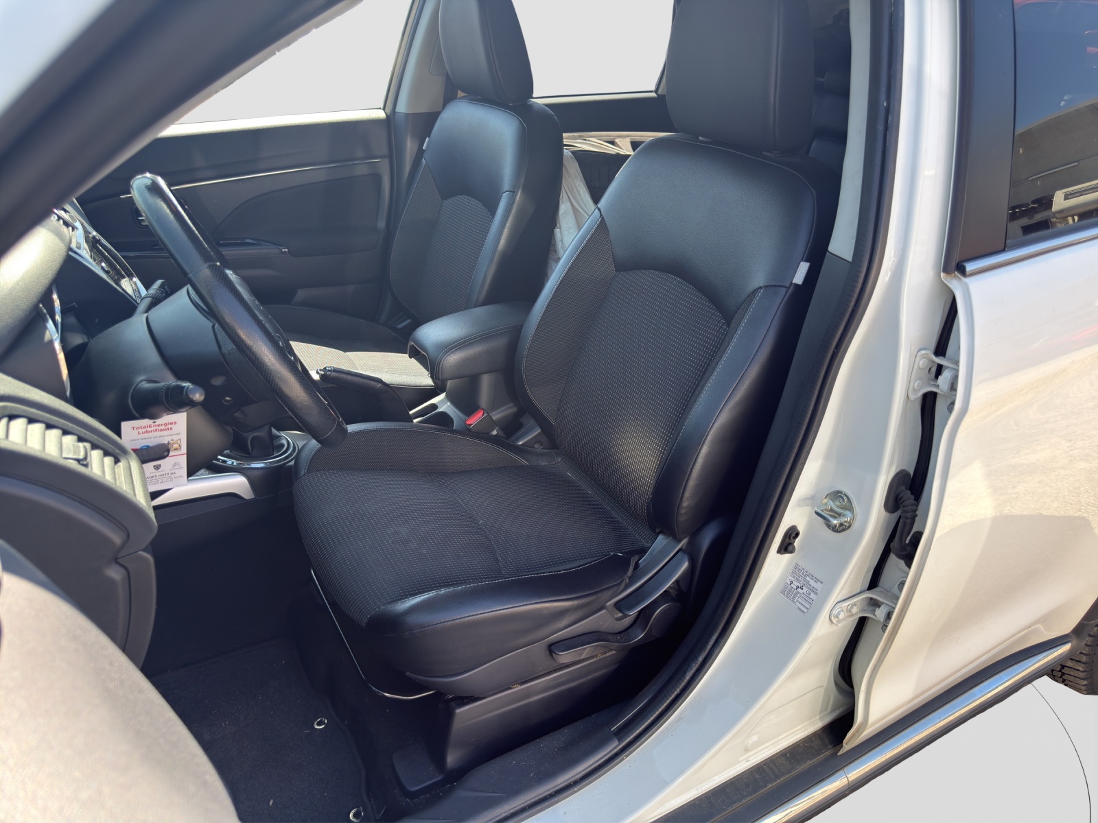 PEUGEOT 4008 1.6 HDi Allure 4WD-image-5