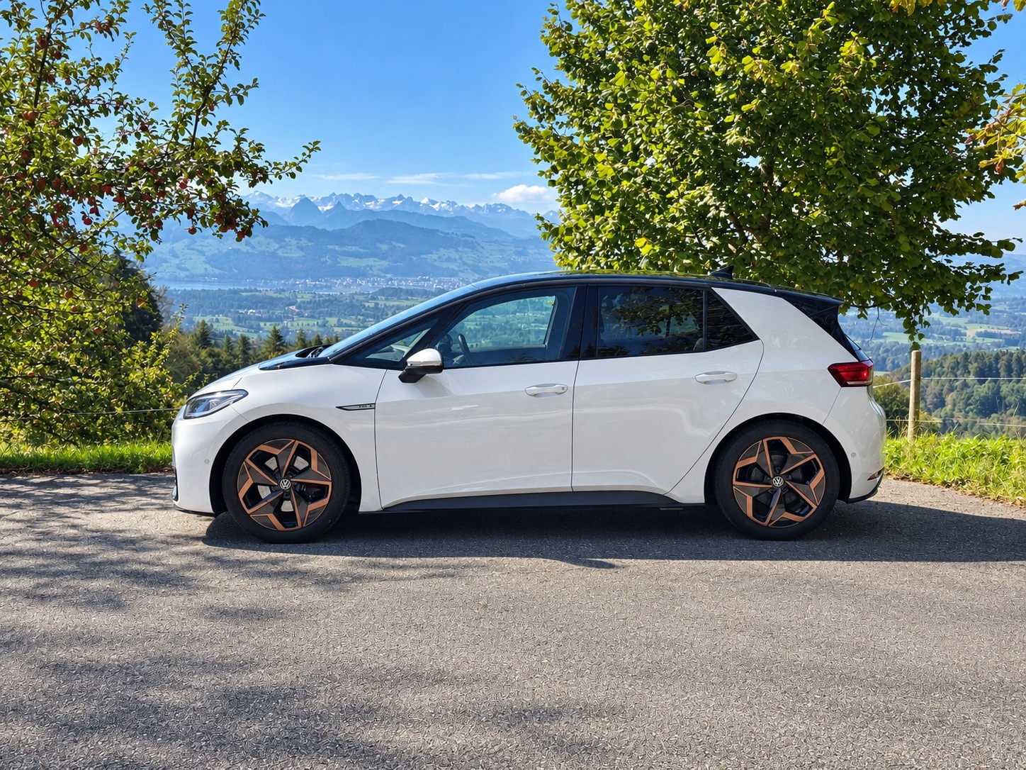 VW ID.3 Pro S - Top Zustand aus erster Hand mit grosser 77kWh Batterie (450km Reichweite) und Vollausstattung-image-1