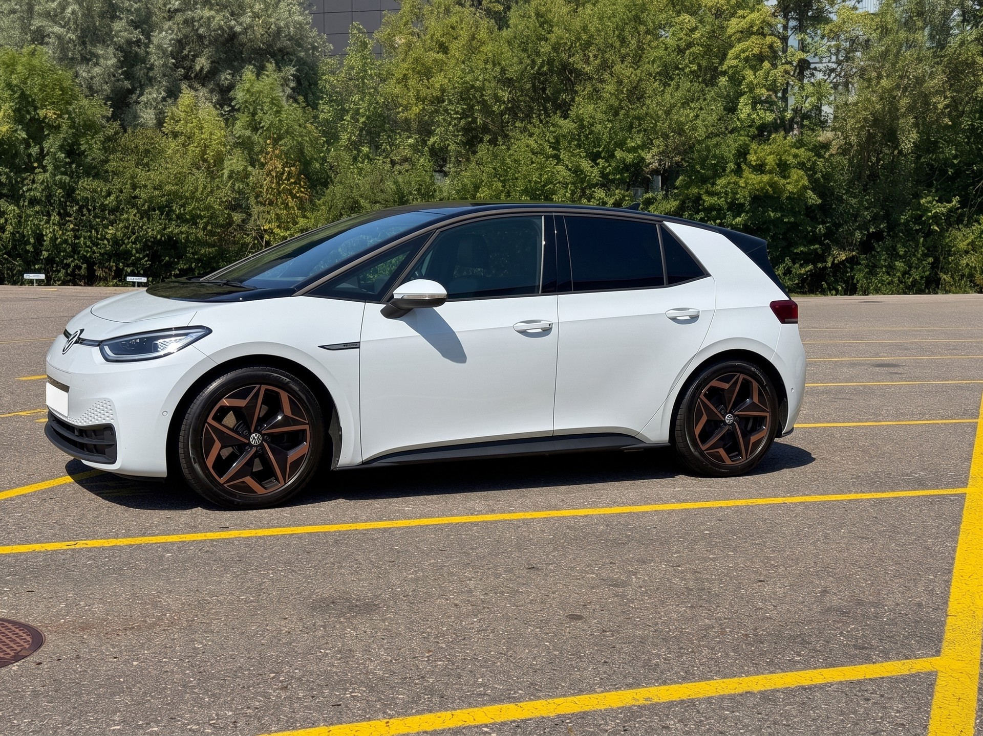 VW ID.3 Pro S - Top Zustand aus erster Hand mit grosser 77kWh Batterie (450km Reichweite) und Vollausstattung-image-1