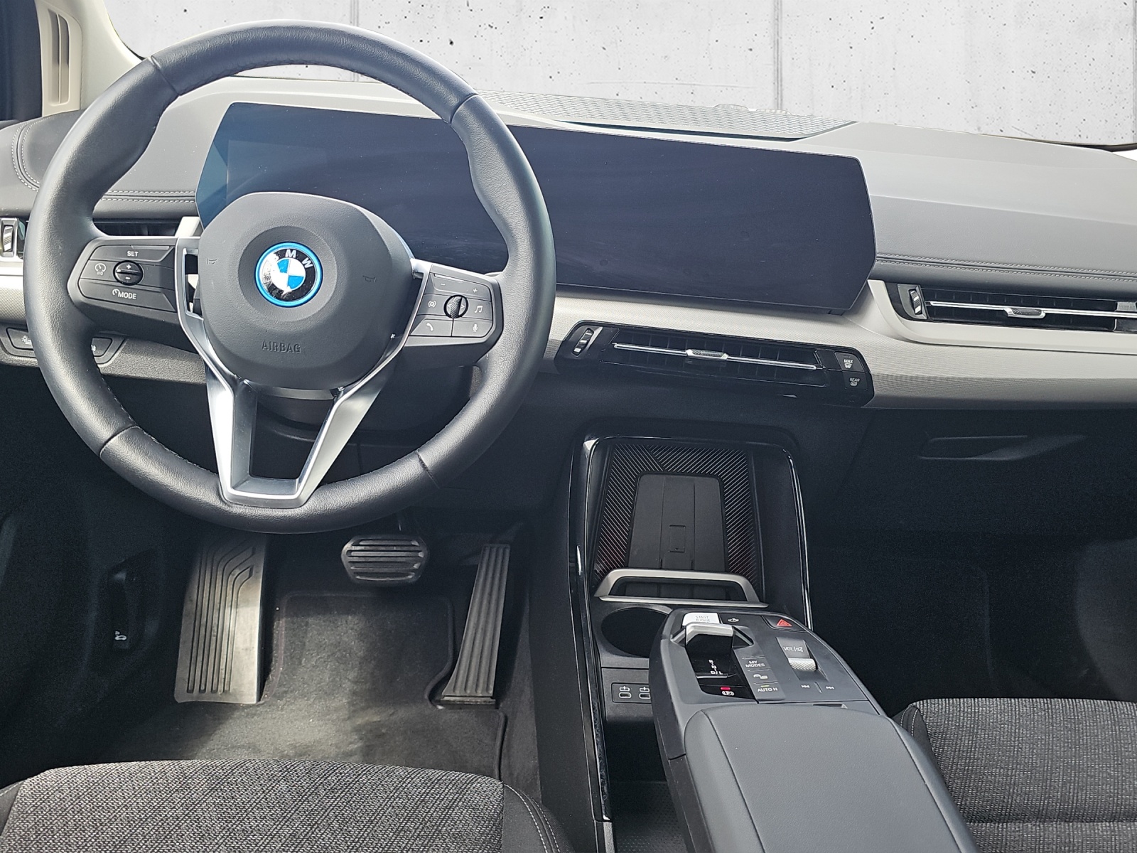 BMW 230e xDrive Act. Tourer-image-15