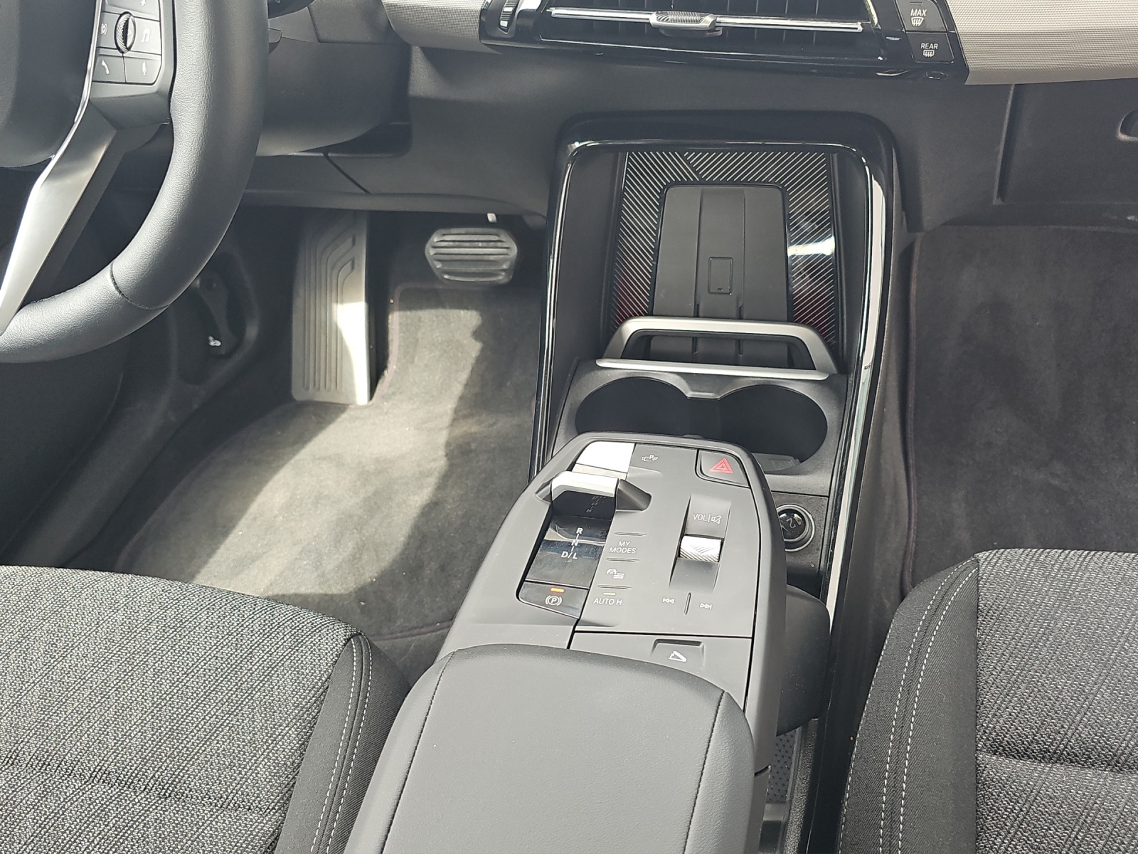 BMW 230e xDrive Act. Tourer-image-18
