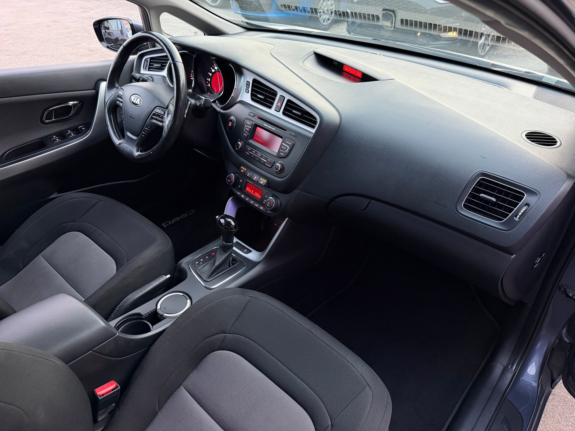 KIA Cee'd 1.6 GDi Style DCT-image-17