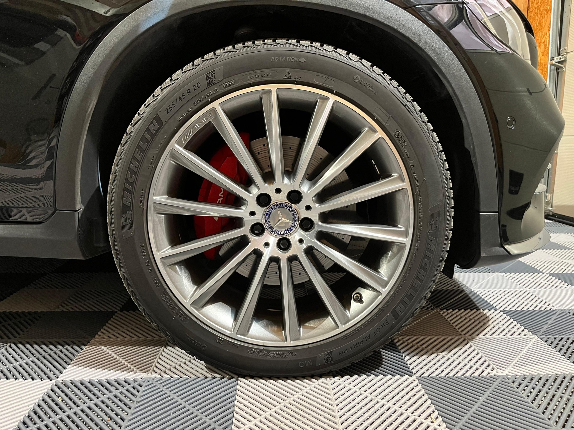 MERCEDES-BENZ GLC 250 AMG Line 4Matic 9G-Tronic-image-4