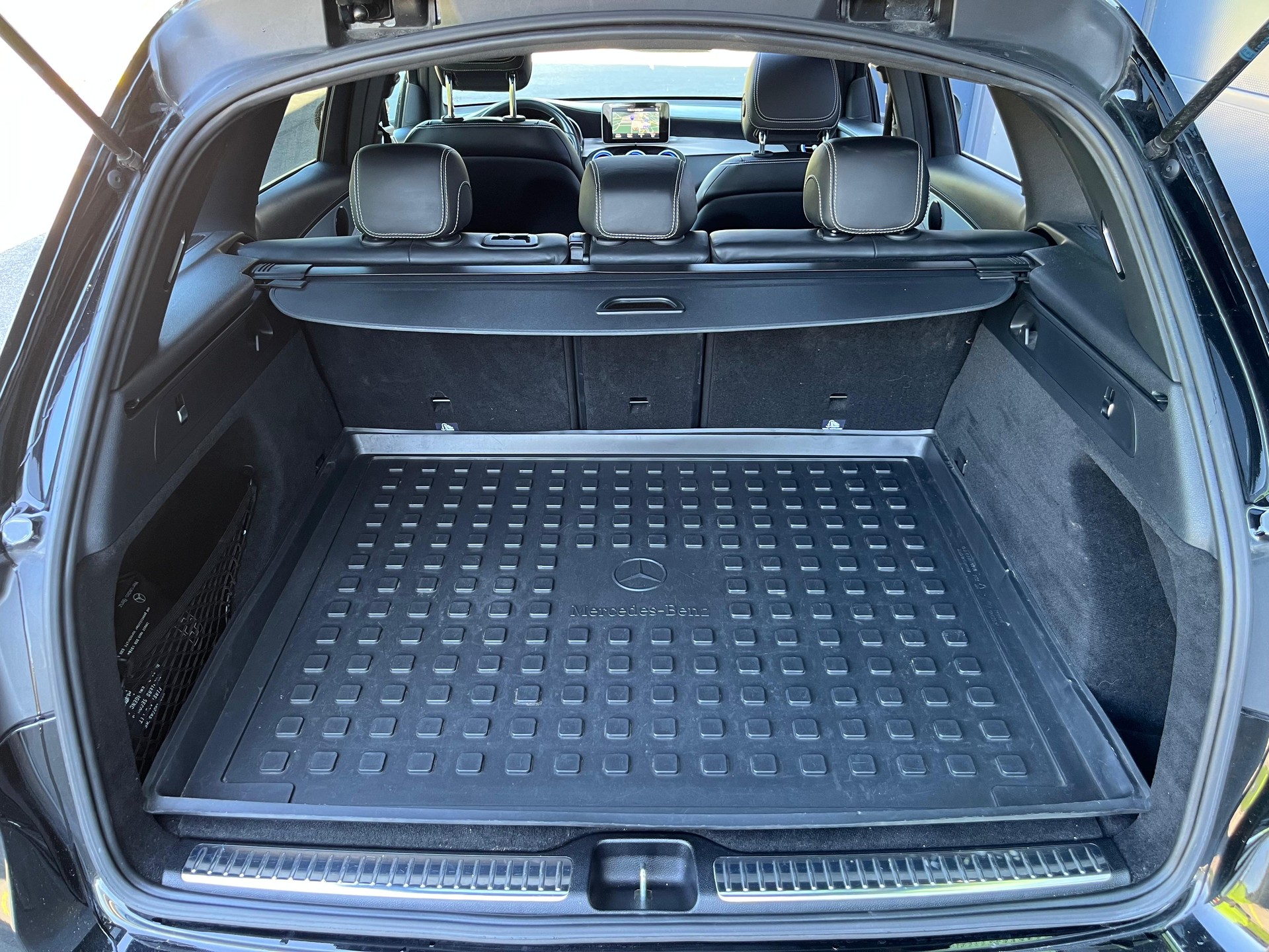 MERCEDES-BENZ GLC 250 AMG Line 4Matic 9G-Tronic-image-16