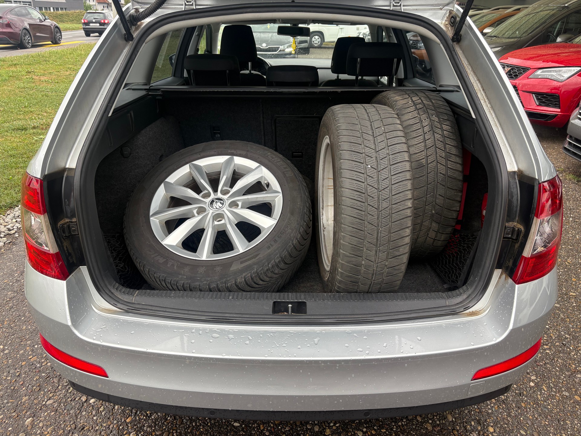SKODA Octavia Combi 2.0 TDI Ambition DSG-image-9