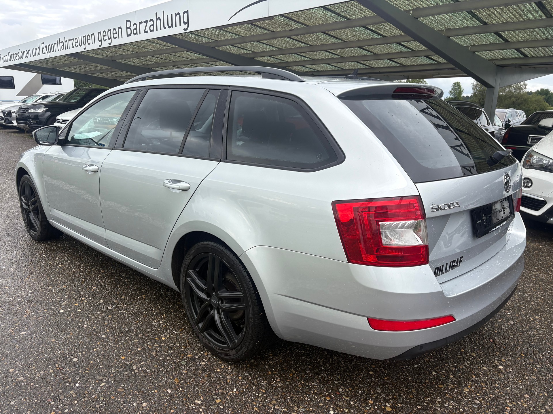 SKODA Octavia Combi 2.0 TDI Ambition DSG-image-5