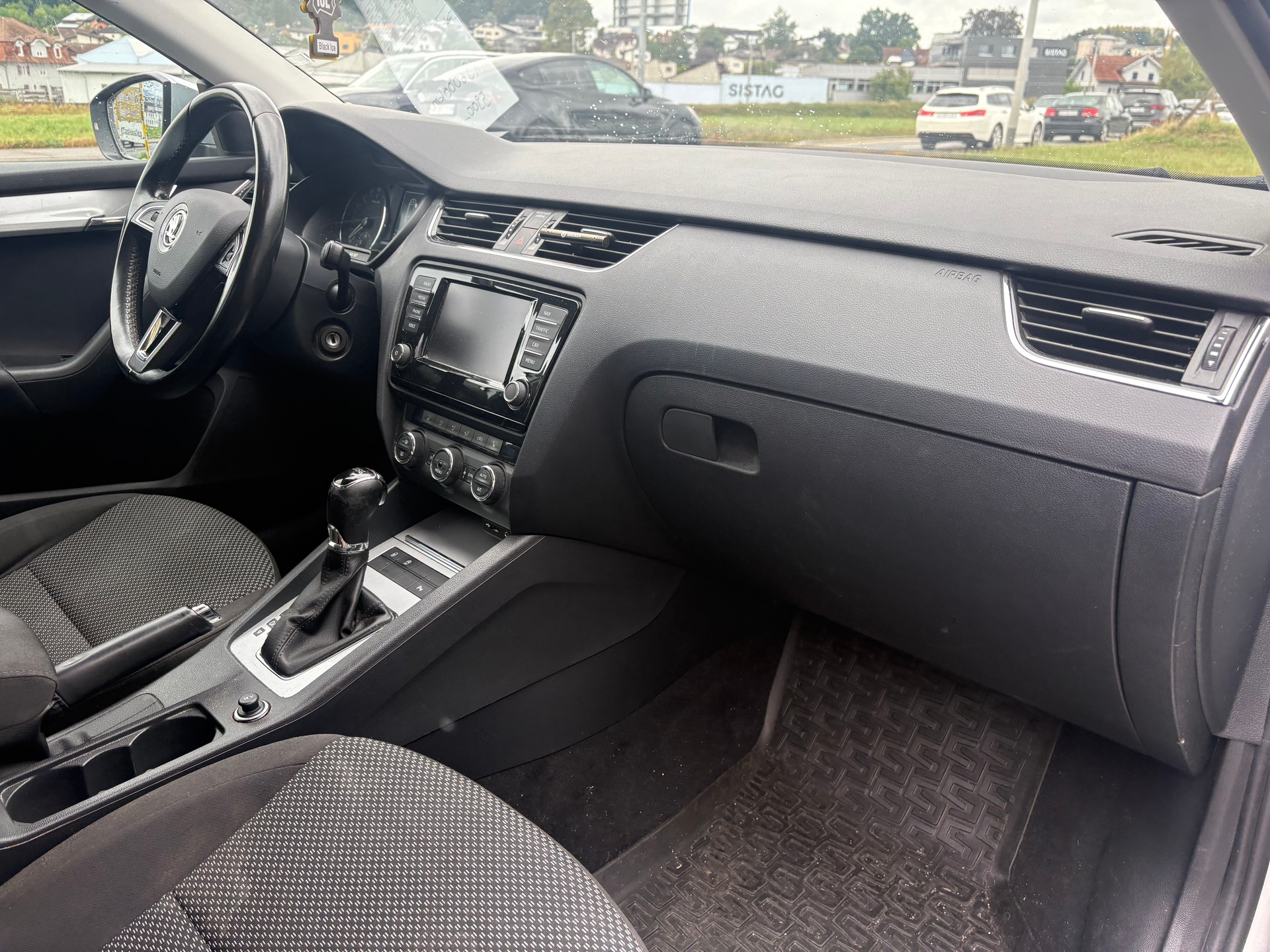 SKODA Octavia Combi 2.0 TDI Ambition DSG-image-11