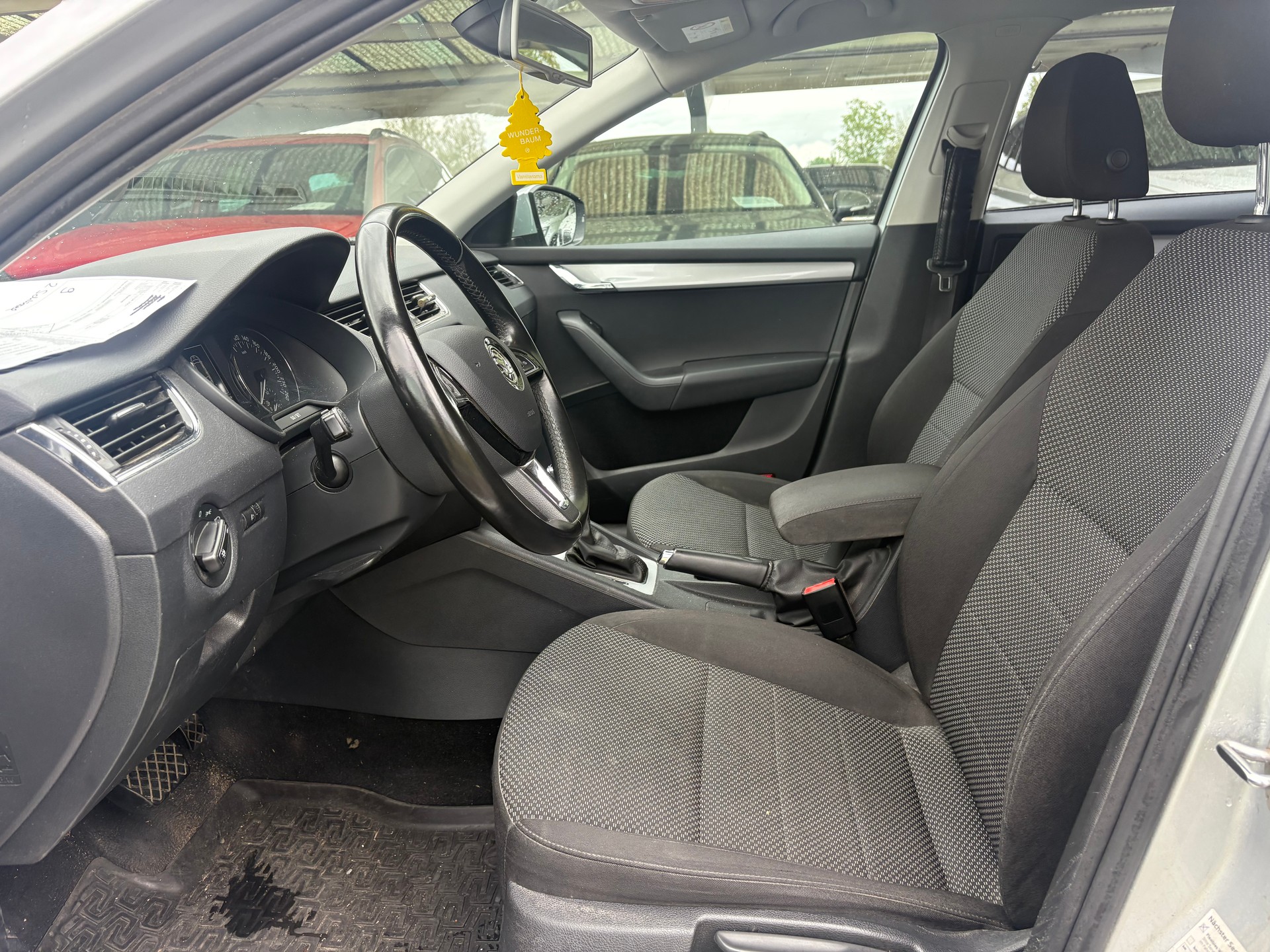 SKODA Octavia Combi 2.0 TDI Ambition DSG-image-7