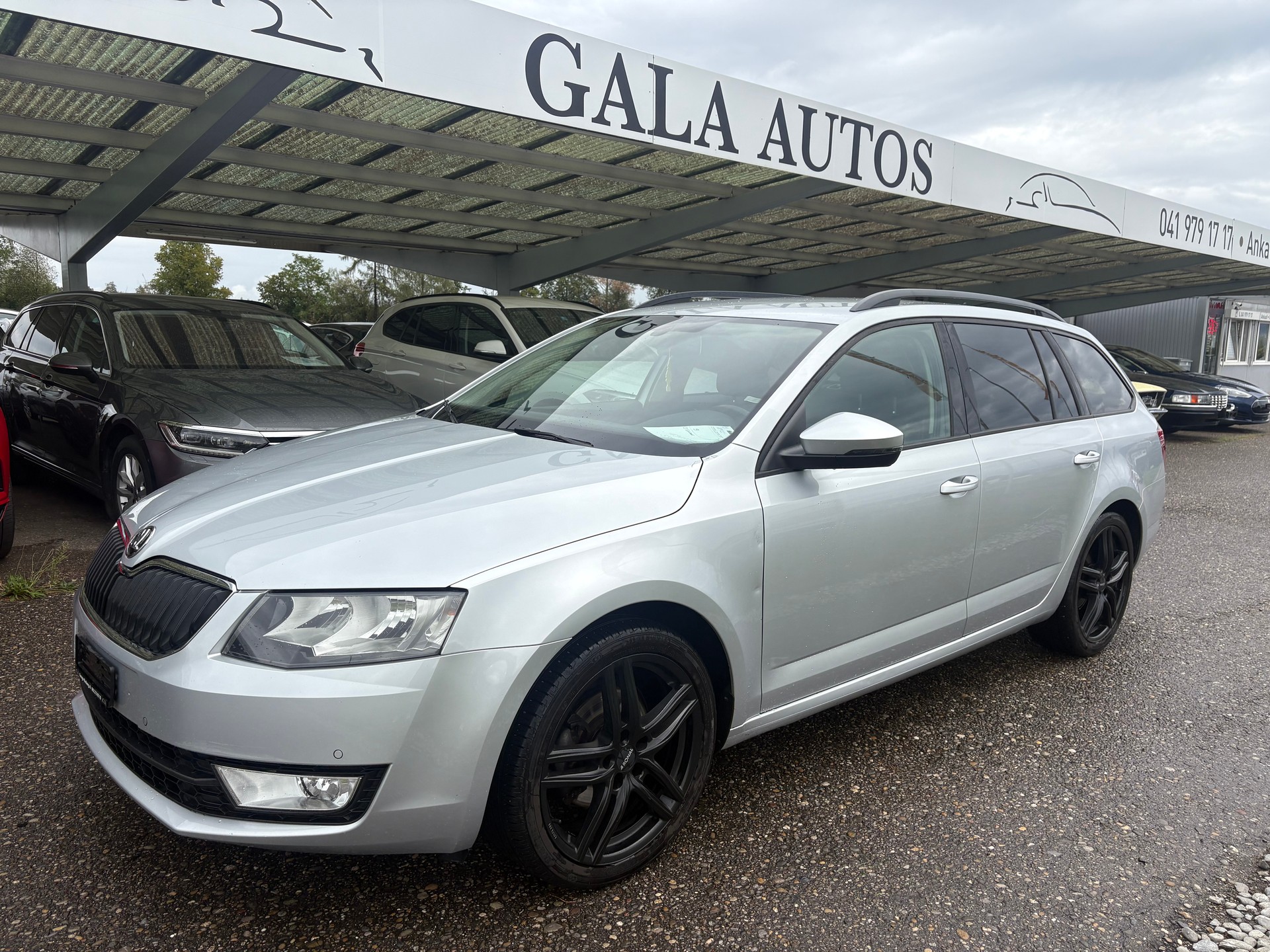SKODA Octavia Combi 2.0 TDI Ambition DSG-image-0