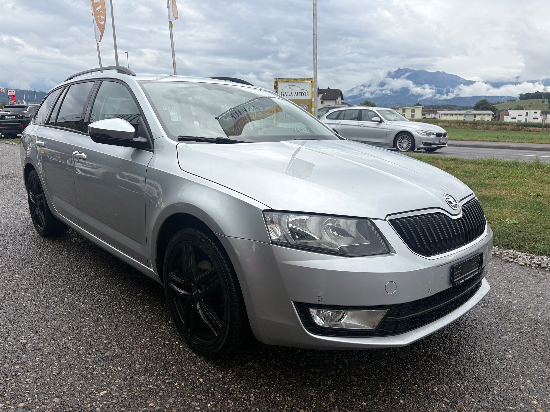 SKODA Octavia Combi 2.0 TDI Ambition DSG-image-2
