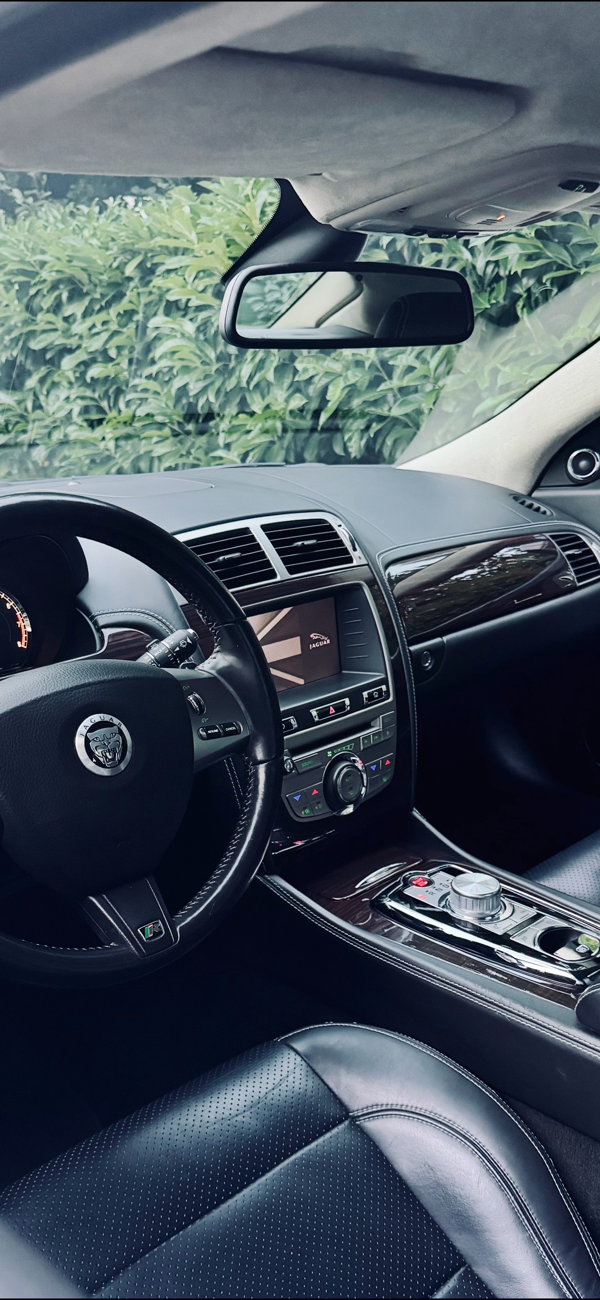 JAGUAR XKR-image-4