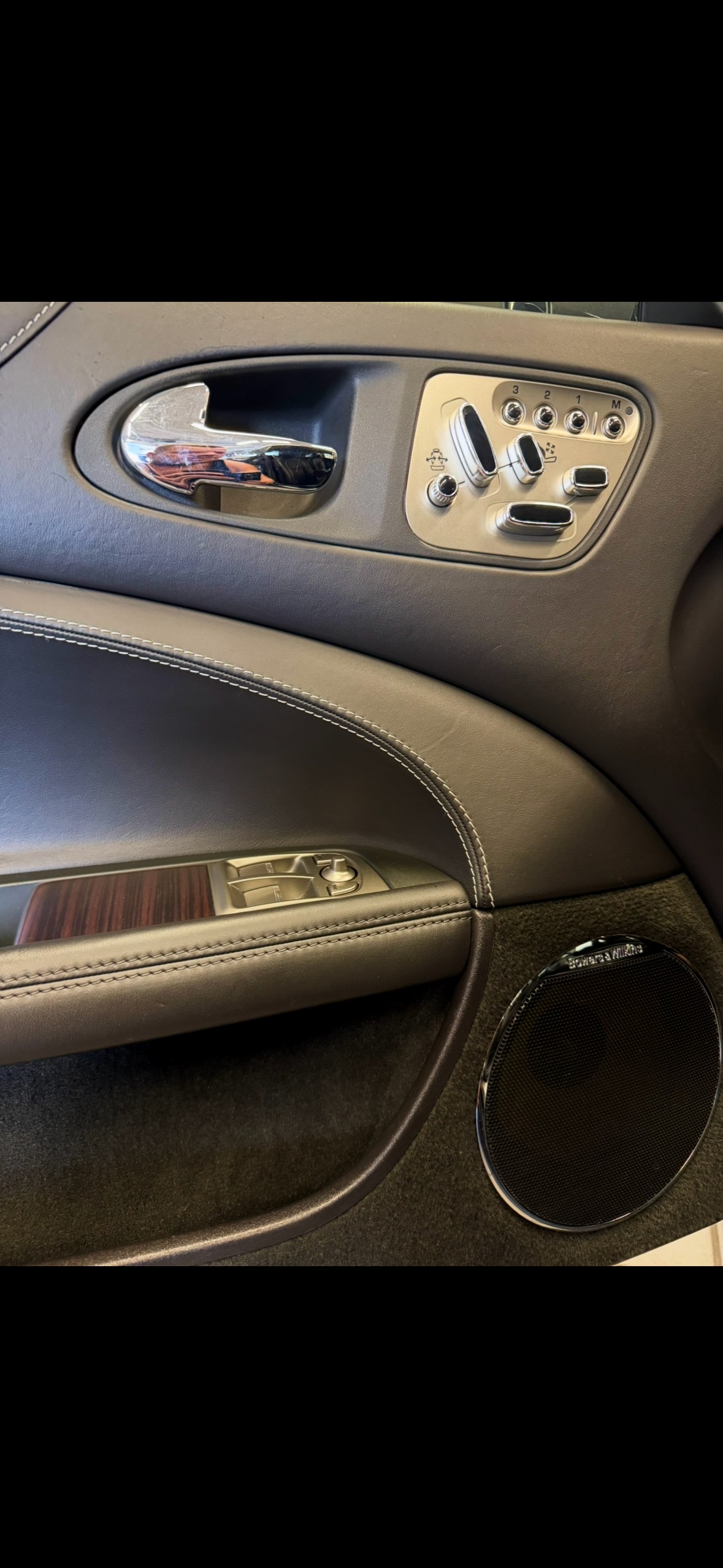 JAGUAR XKR-image-10