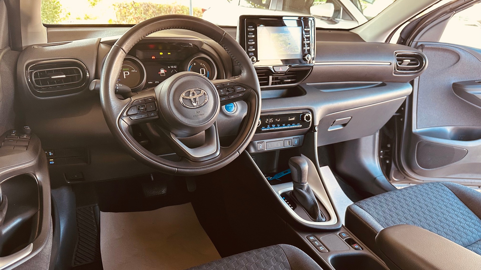 TOYOTA Yaris 1.5 Trend e-CVT-image-24