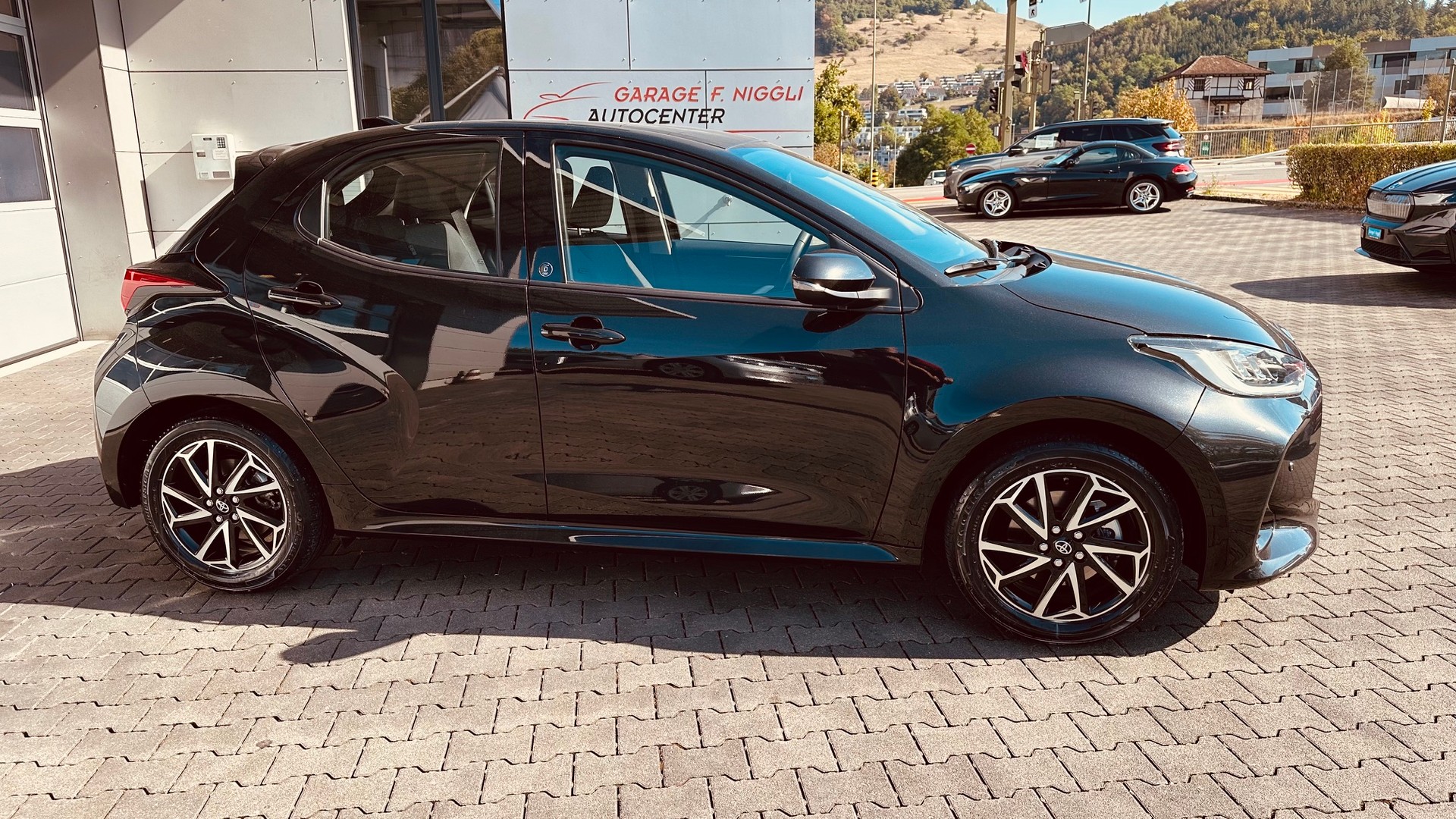 TOYOTA Yaris 1.5 Trend e-CVT-showroom-element-3