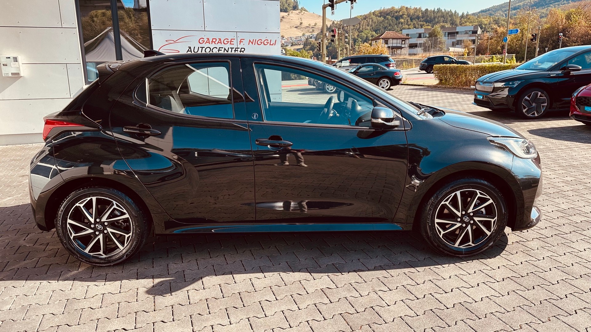 TOYOTA Yaris 1.5 Trend e-CVT-image-4