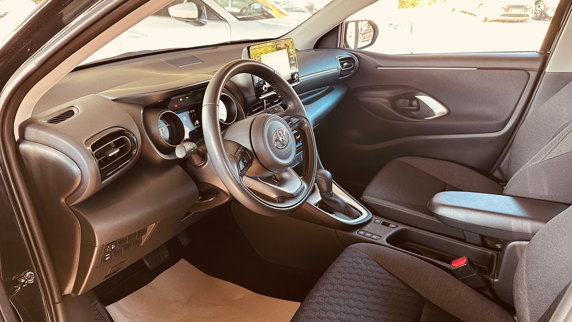 TOYOTA Yaris 1.5 Trend e-CVT-image-22