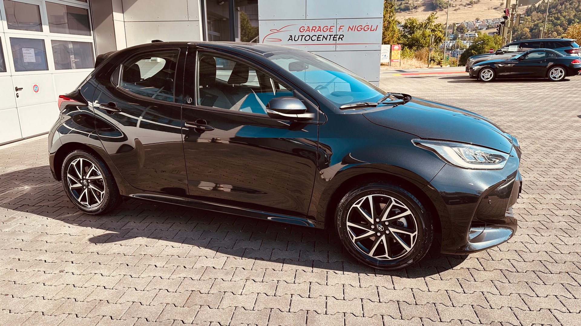 TOYOTA Yaris 1.5 Trend e-CVT-showroom-element-2