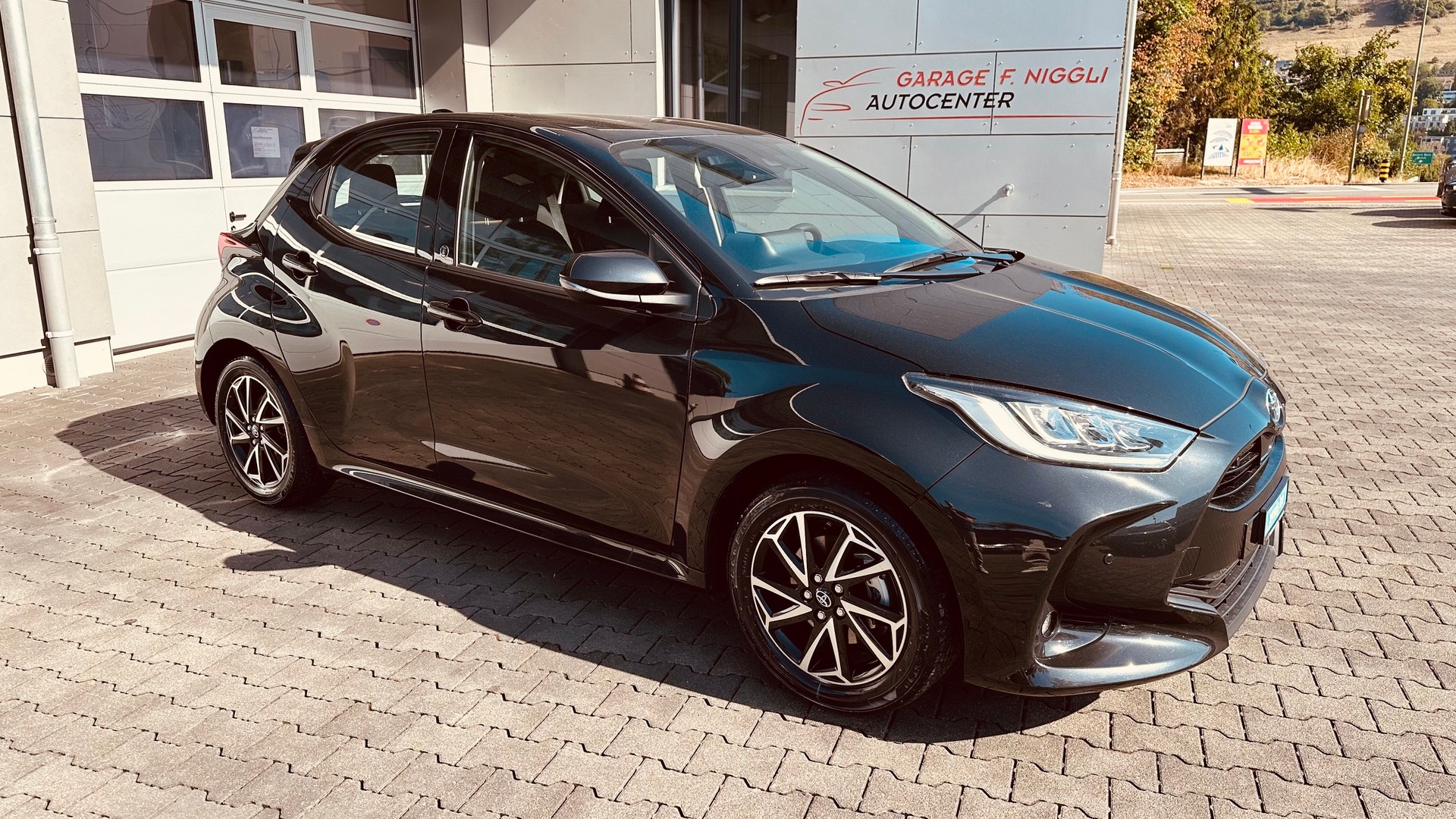 TOYOTA Yaris 1.5 Trend e-CVT-showroom-element-1