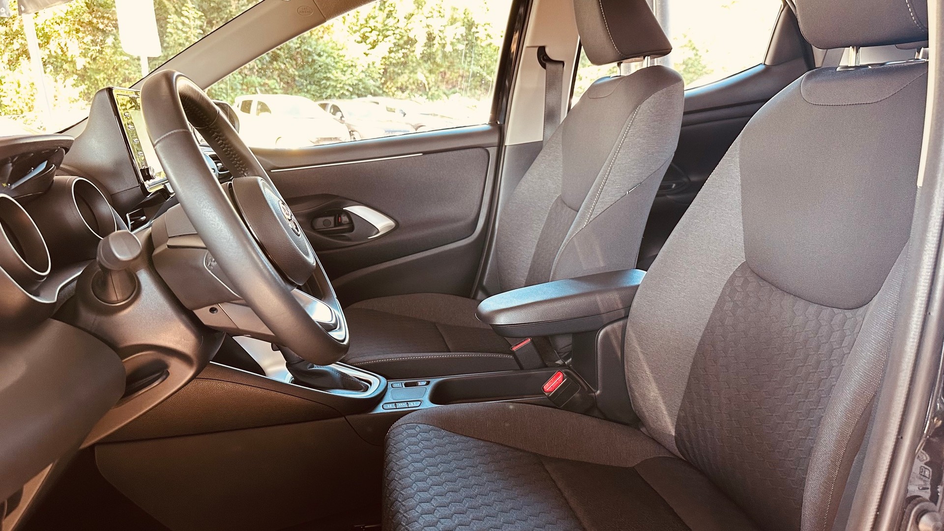 TOYOTA Yaris 1.5 Trend e-CVT-image-23