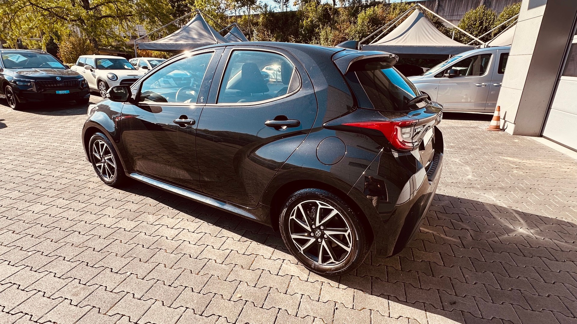 TOYOTA Yaris 1.5 Trend e-CVT-image-12